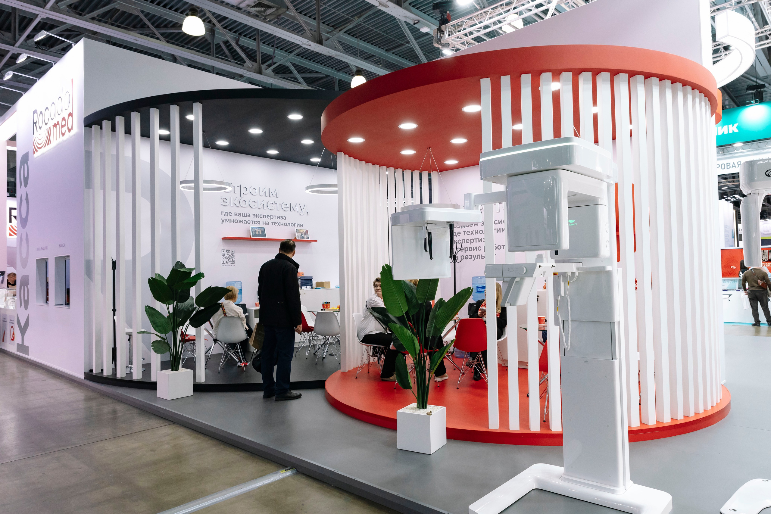 Стоматологическая выставка Dental Salon 2026. Профессиональный фотограф в Москве | Заказать фотосессию и съемку