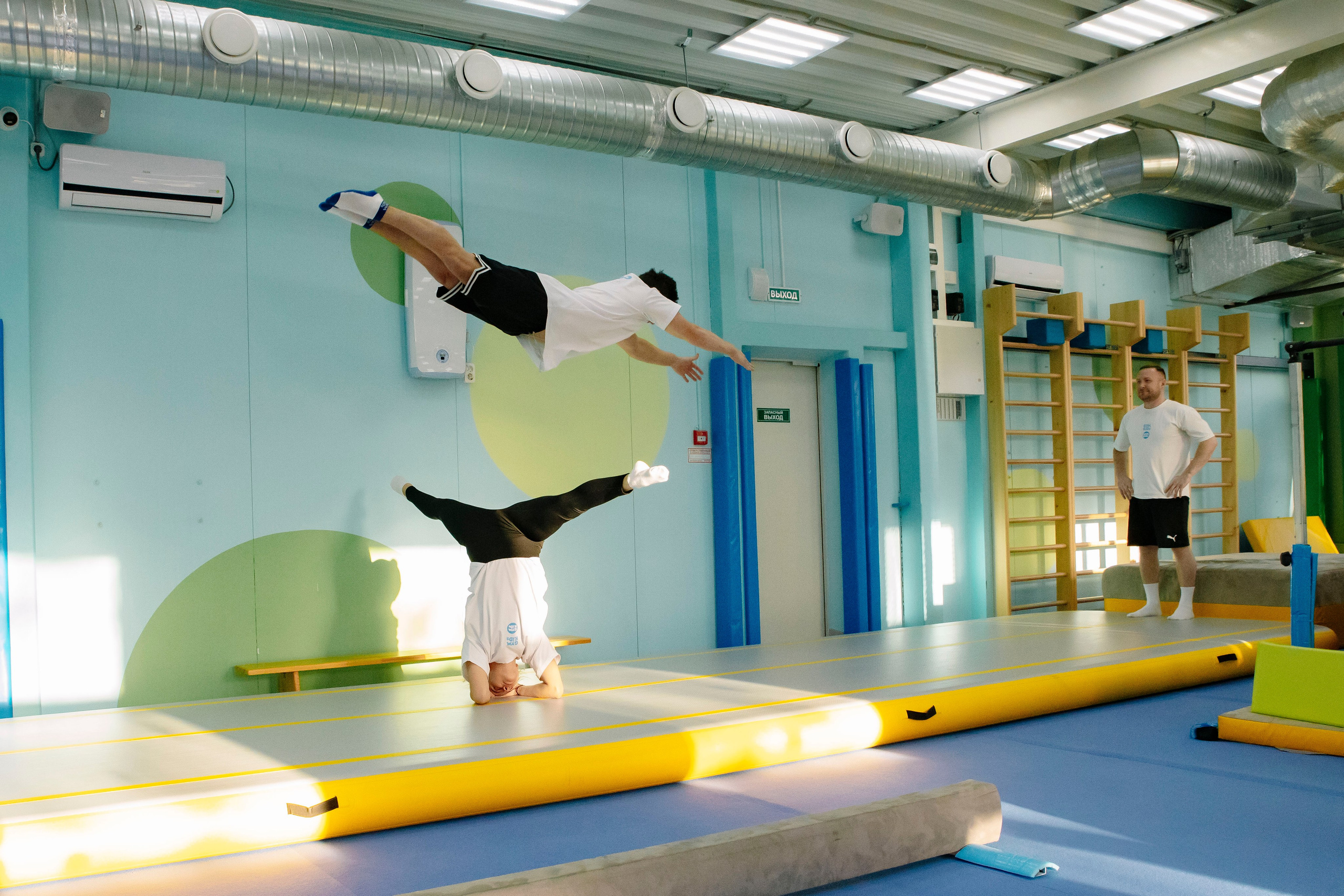 Соревнования по гимнастике в Gymkids Звенигород. Профессиональный фотограф в Москве | Заказать фотосессию и съемку