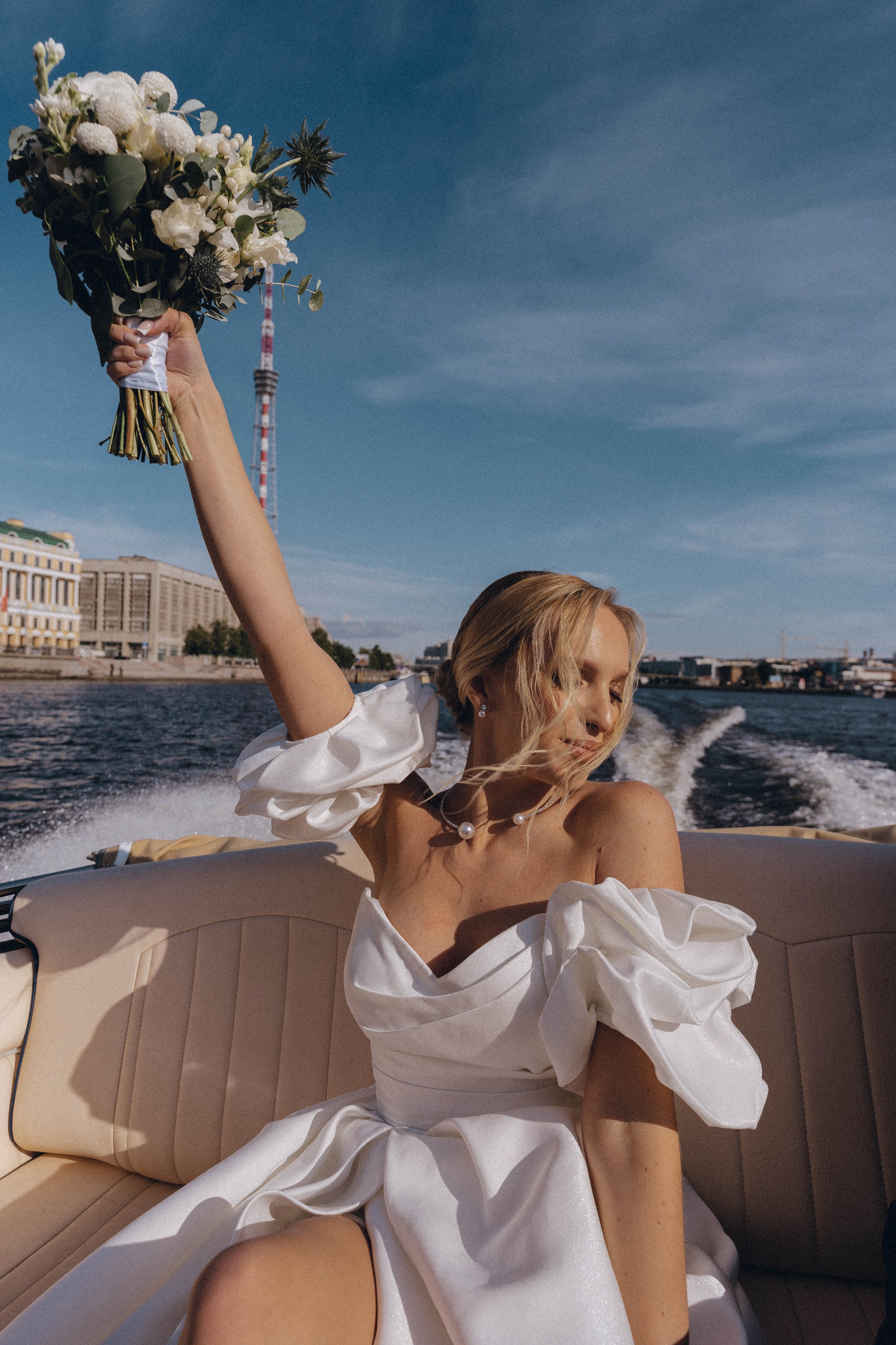 СВАДЕНБНАЯ СЬЕМКА НА КАТЕРЕ ПО КАНАЛАМ САНКТ-ПЕТЕРБУРГА И В АКВАТОРИИ НЕВЫ. Профессиональный фотограф, Санкт-Петербург — Виктория Богомолова