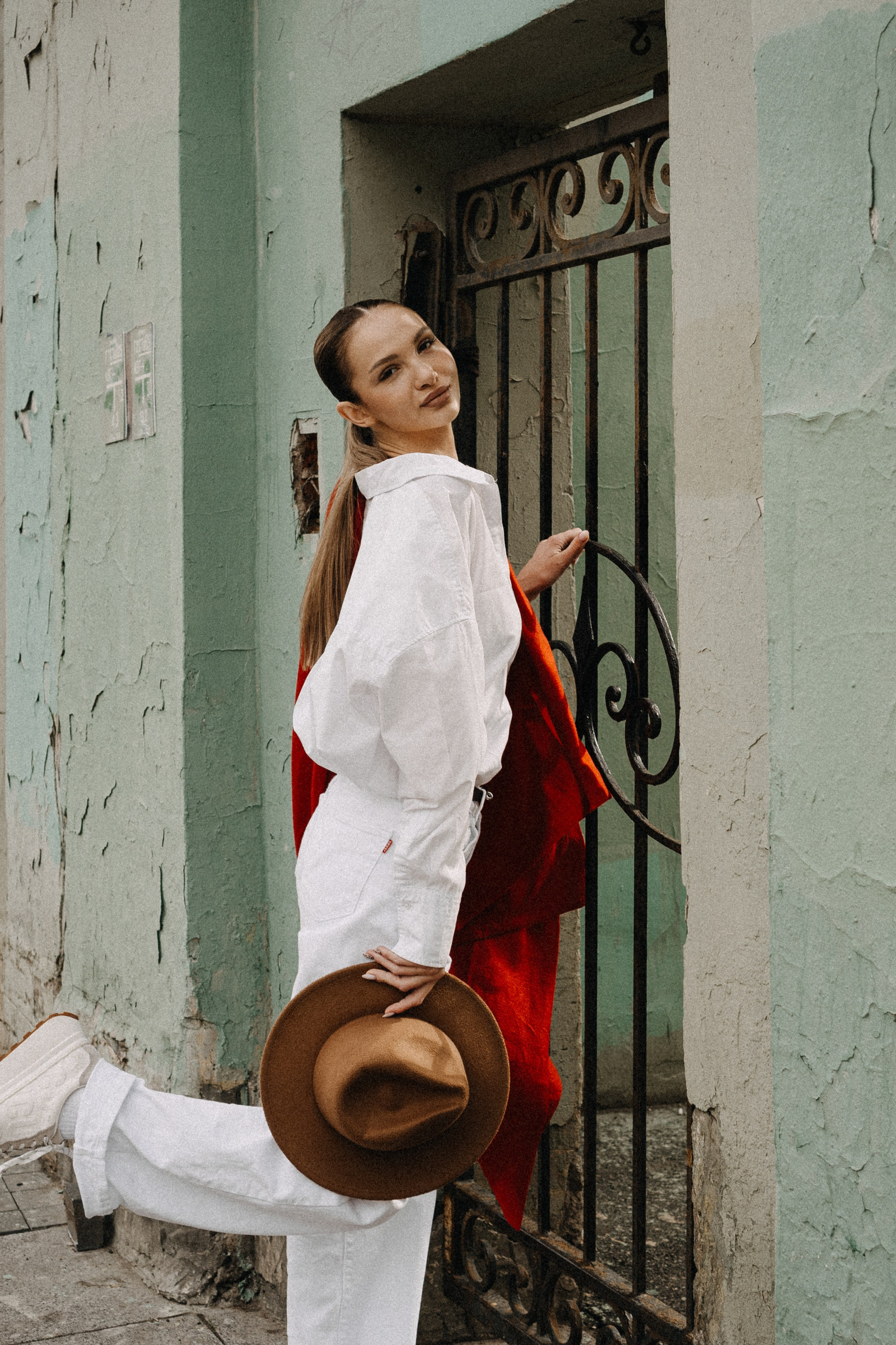 МЫ ГУЛЯЛИ ПРО КРЫШАМ ПИТЕРА. Профессиональный фотограф, Санкт-Петербург — Виктория Богомолова