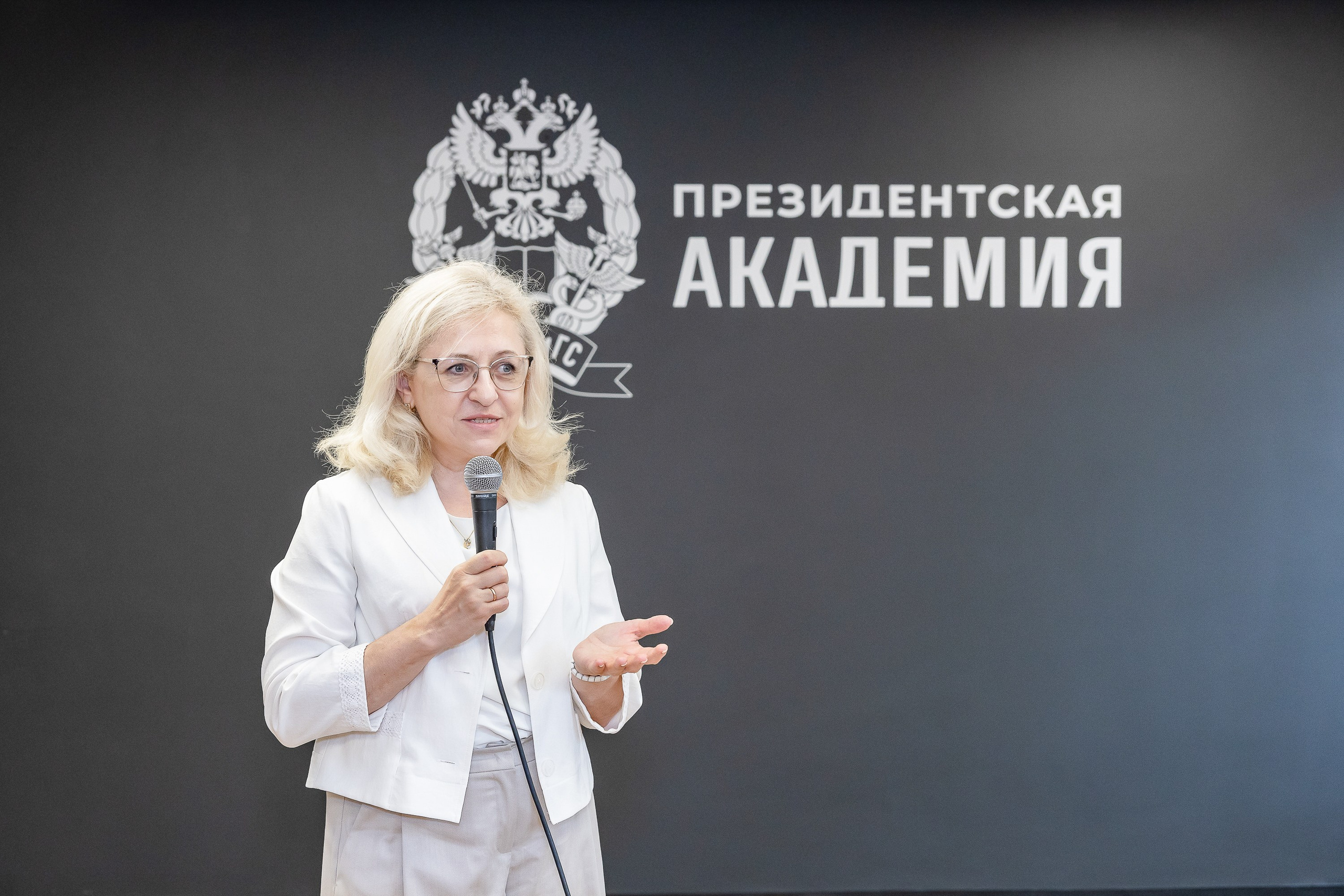 Вручение дипломов об окончании обучения в Президентской академии РАНХиГС. Фотограф Владимир Охрименко