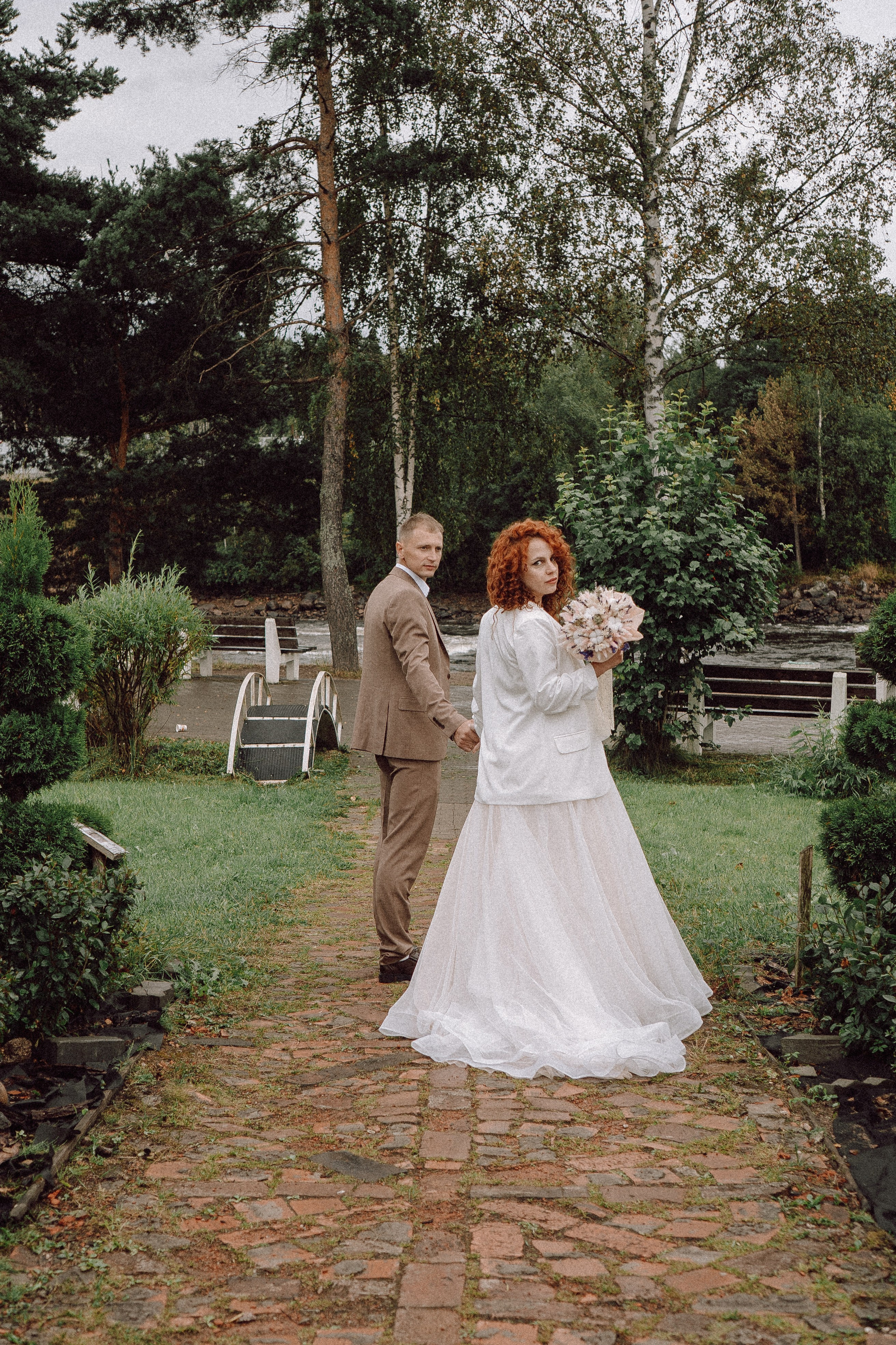 СВАДЕБНАЯ ФОТОСЕССИИЯ ПАРЫ В ГОРОДЕ ПРИОЗЕРСК В СОСНОВОМ ЛЕСУ И С ПИКАПОМ. Профессиональный фотограф, Санкт-Петербург — Виктория Богомолова