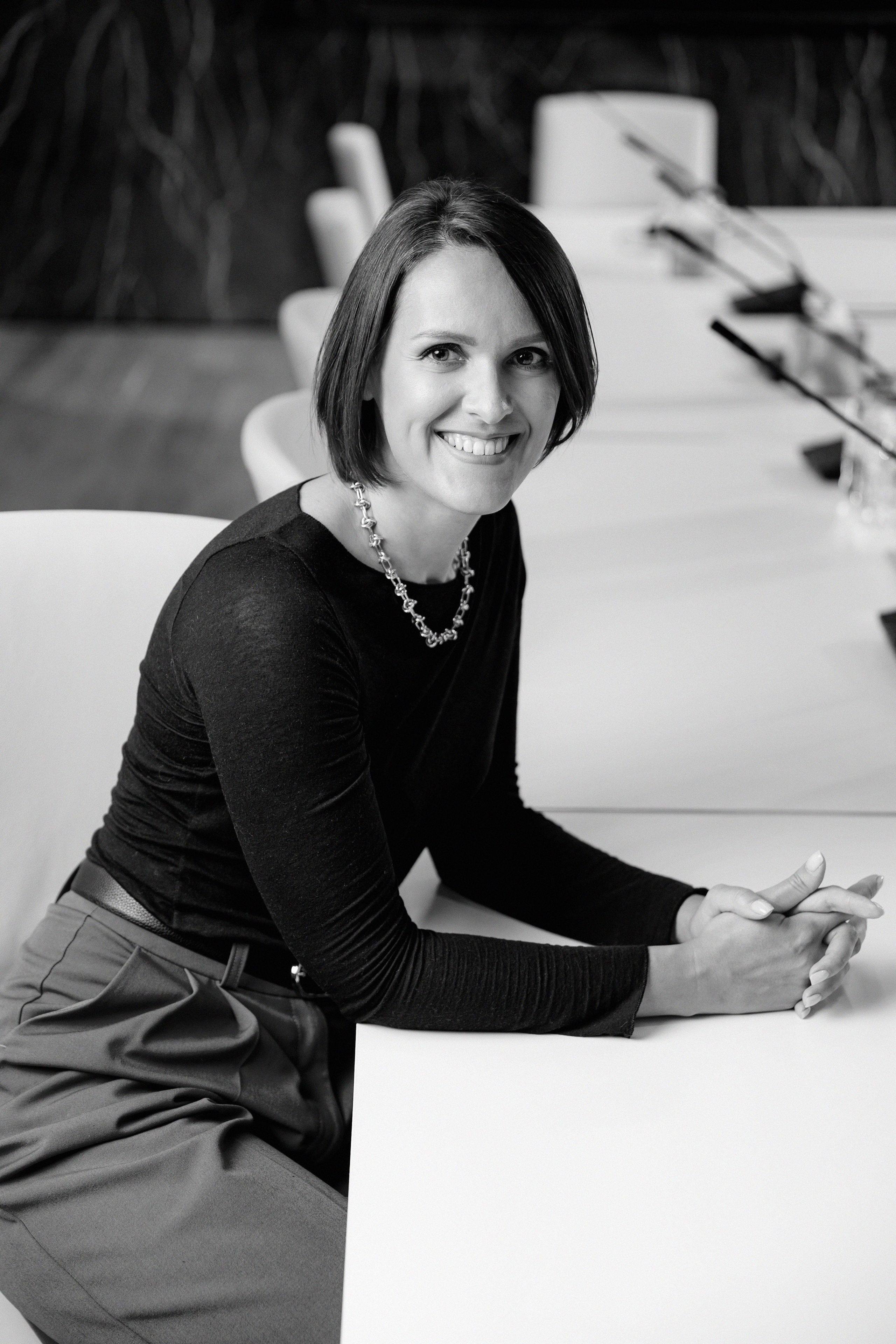 Портрет топ-менеджера компании Мегафон в офисе в Москве