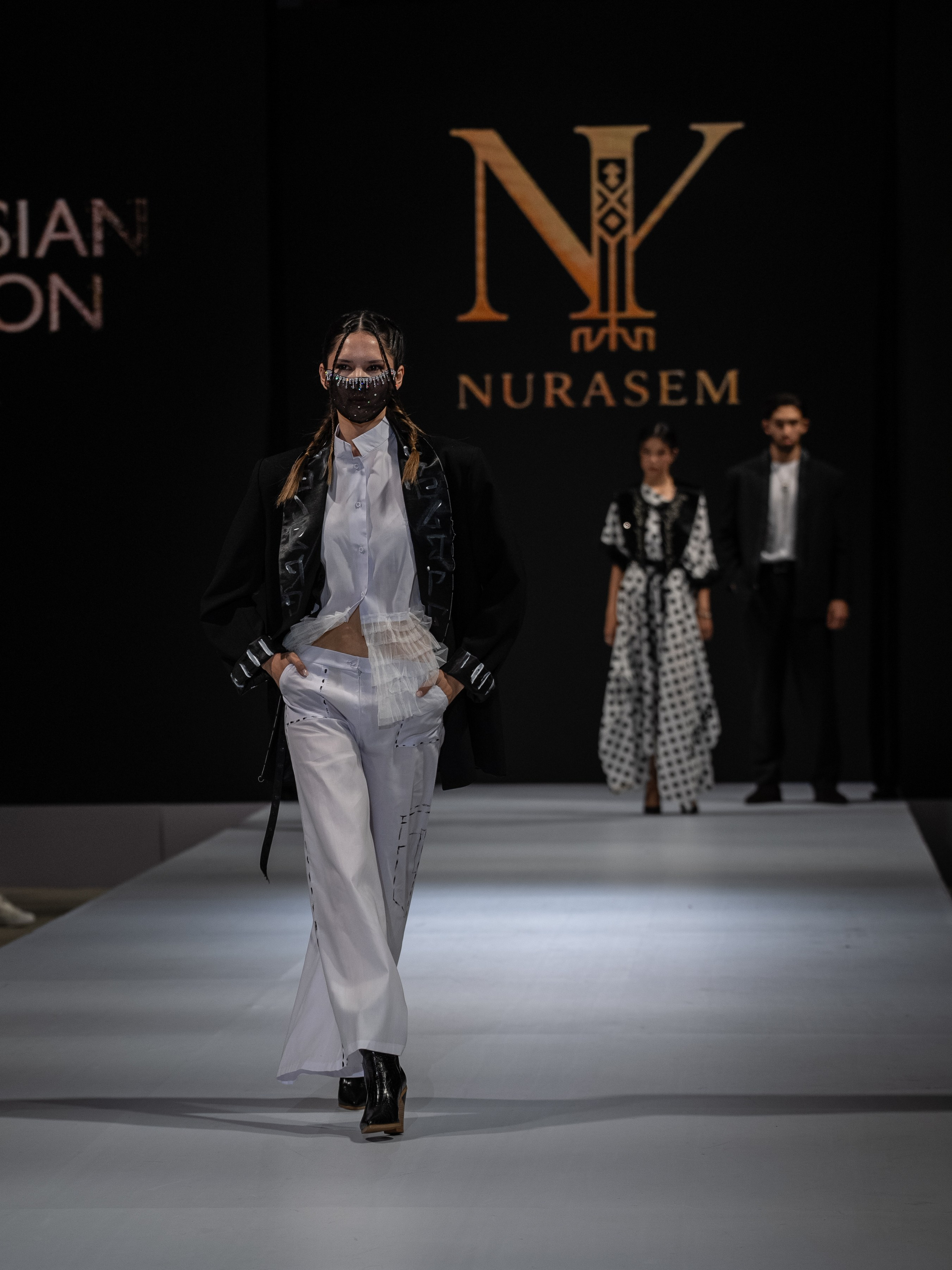 EURASIAN FASHION WEEK Nurasem. Сайт Алматинского НЮ АРТ, будуар и фэшн фотографа Дениса Карпенко