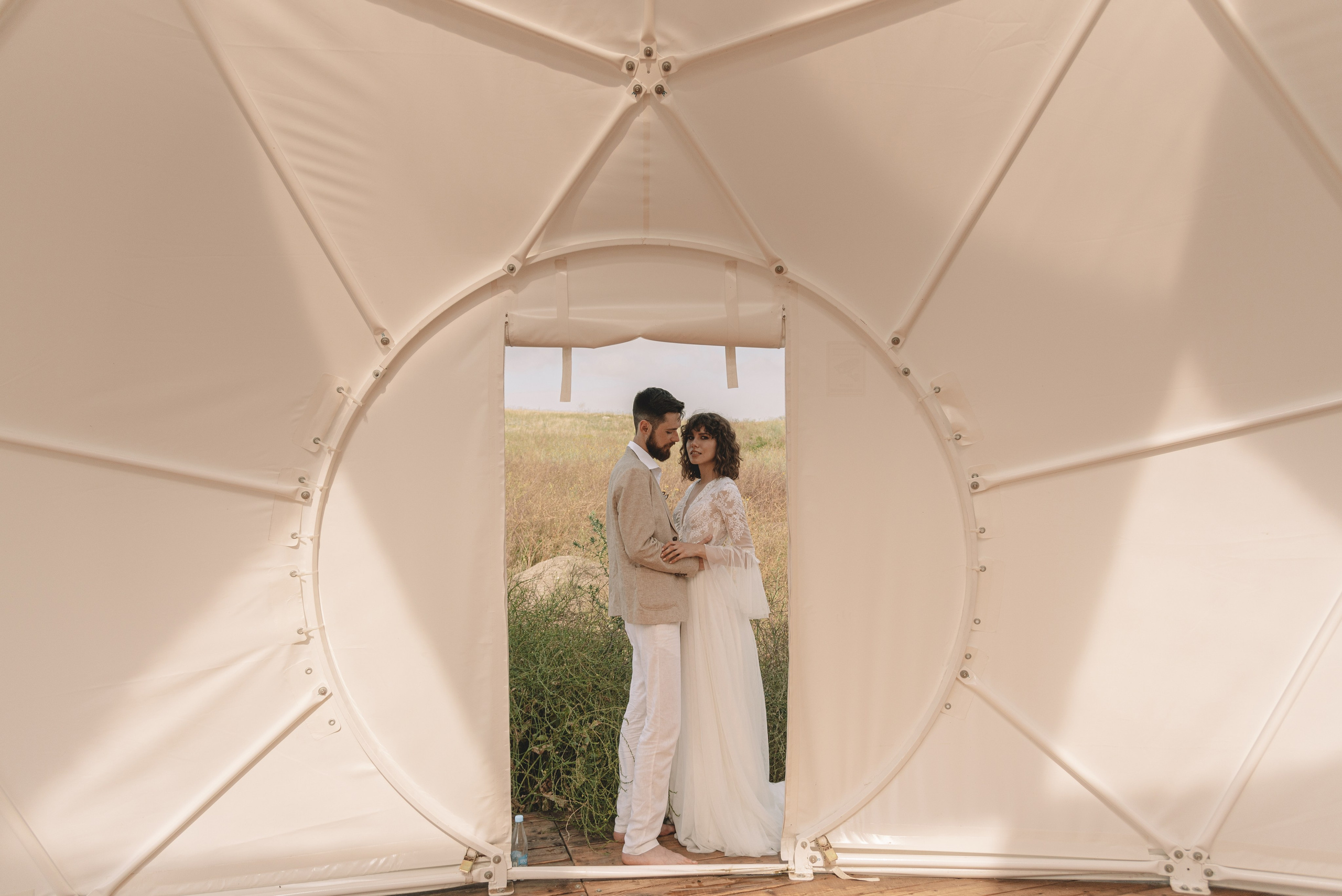 Свадебная фотосессия в Щелкино ,Бухта Космонавтов. Выездная церемония на берегу моря Крым. Свадебный и семейный фотограф и видеограф, Крым, Москва, Санкт -Петербург