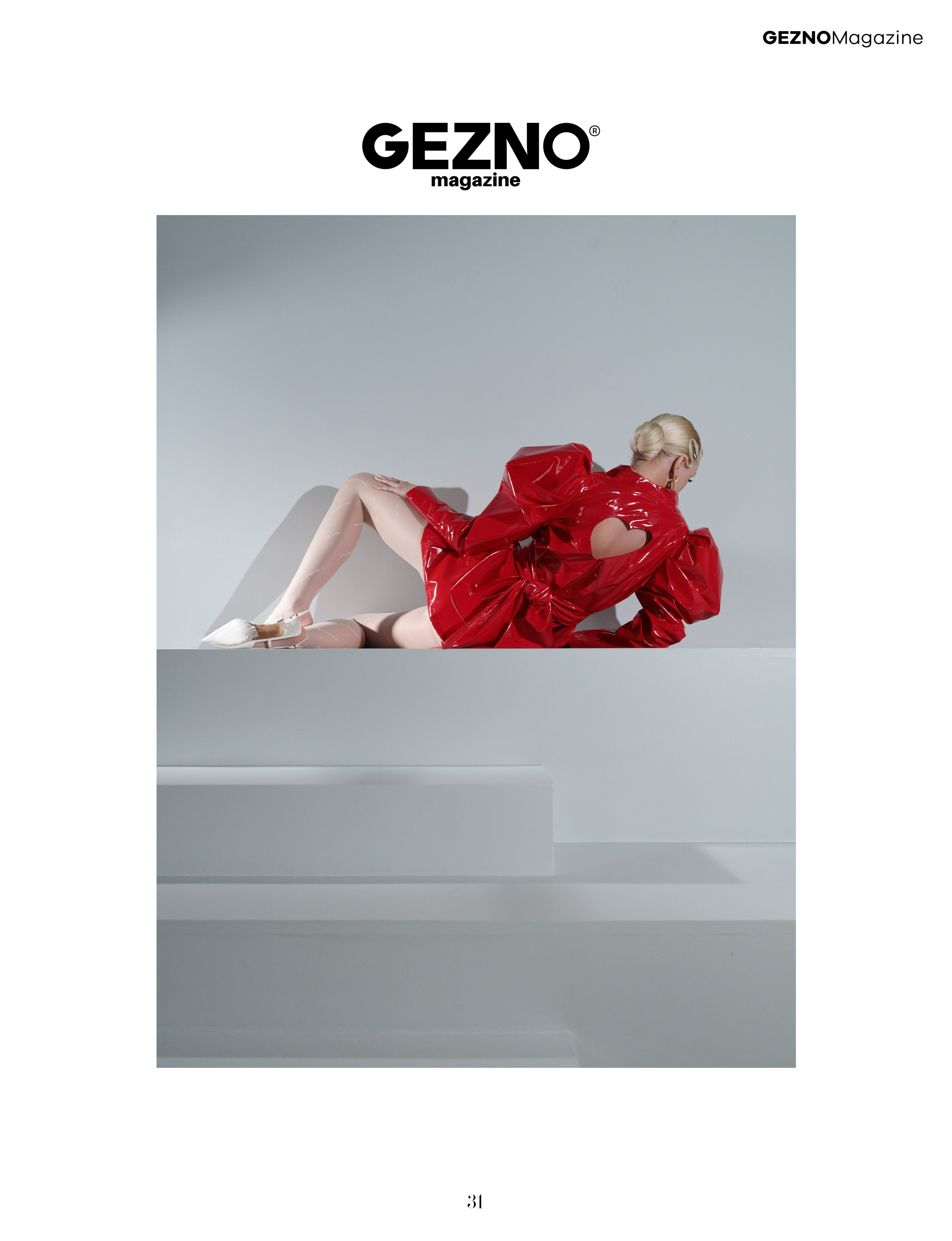 Съемка в стиле вог. Журнальная ретушь фотографий Крым, Севастополь. Профессиональная фотосъемка в Севастополе. Студийный фотограф Севастополь. Модель в красном платье с трендовой прической в Севастополе. 