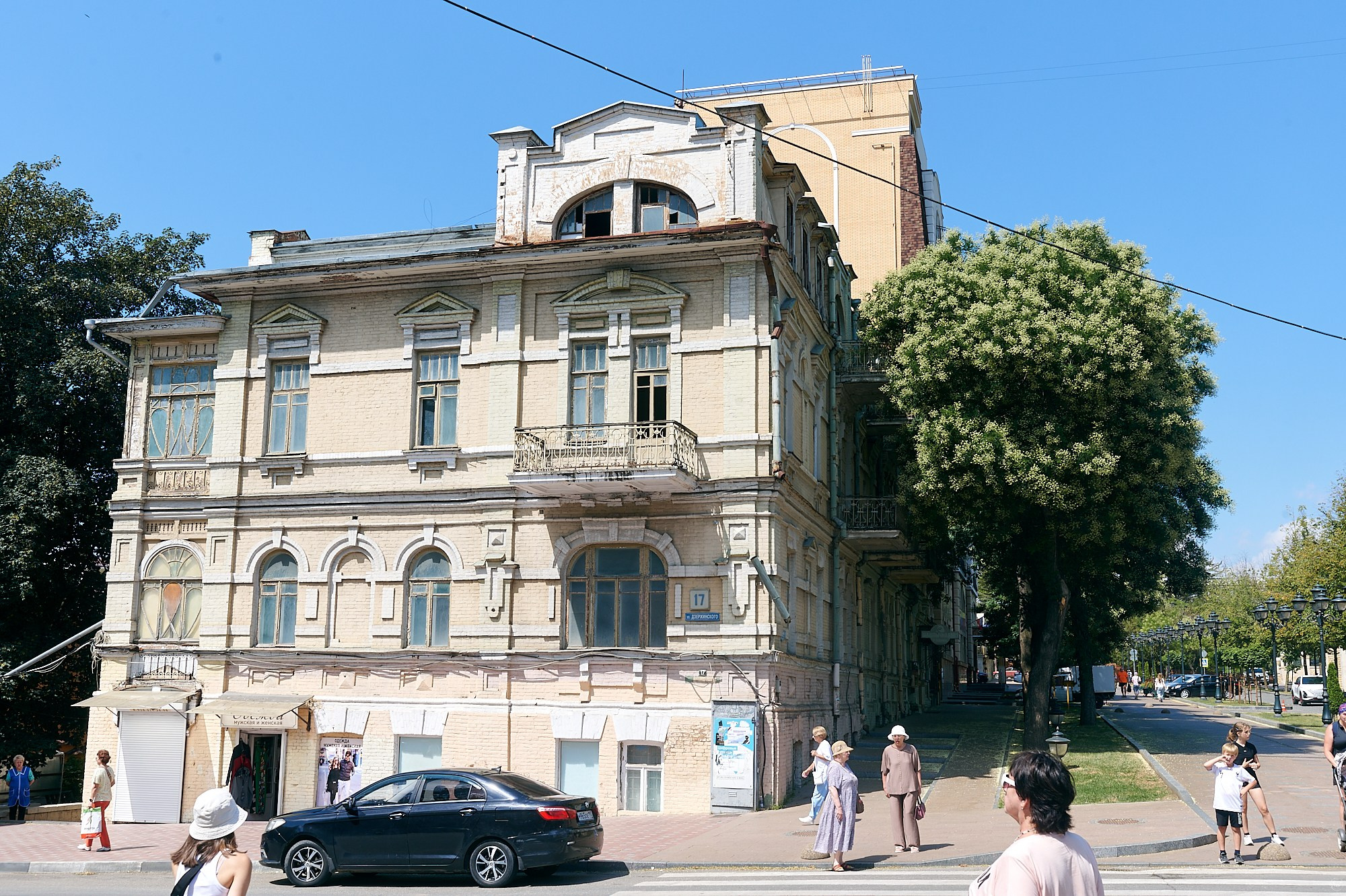 Кисловодск, Россия. Август 2024. Фотографии отовсюду и обо всем