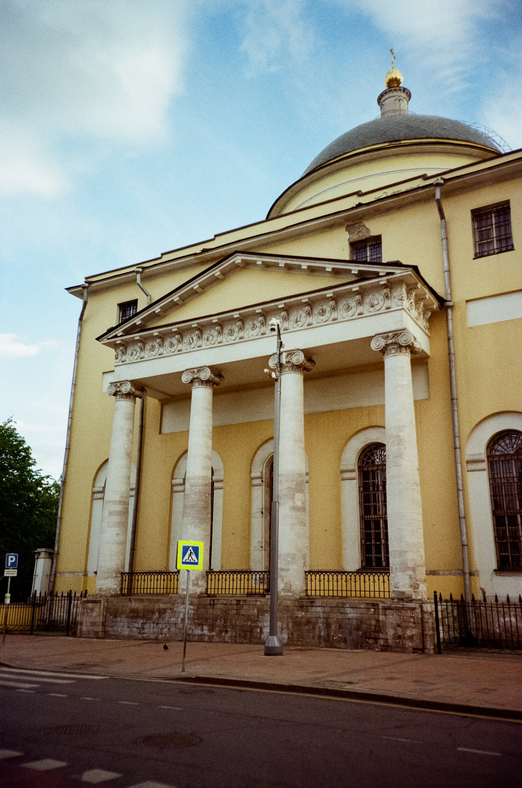 Ул. Малая и Большая Никитская | Ricoh R1 | Fujifilm Fujicolor C200