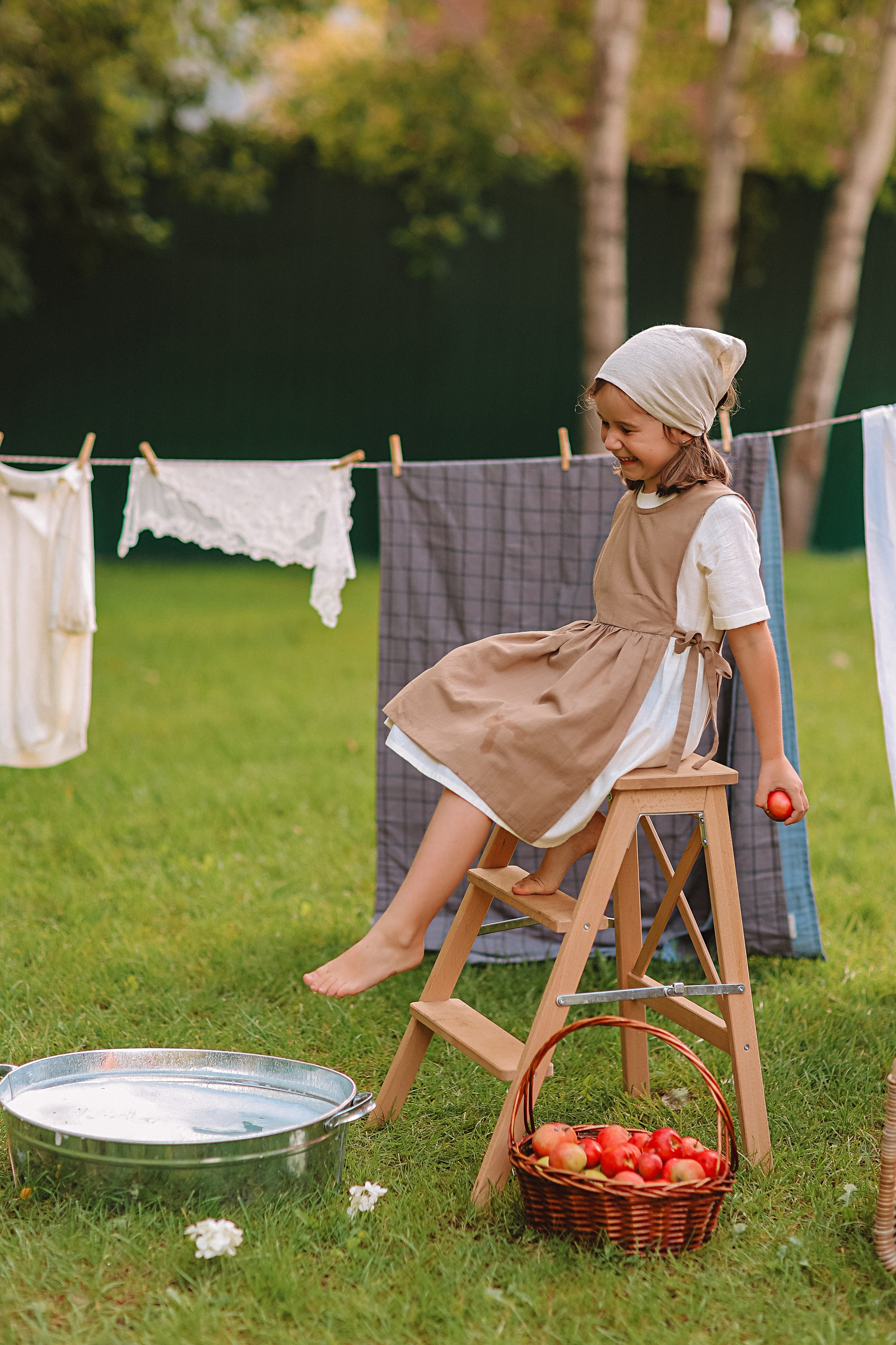 Стирка у дома. Семейный фотограф Тюмень, фотограф на роды Салмина Мария