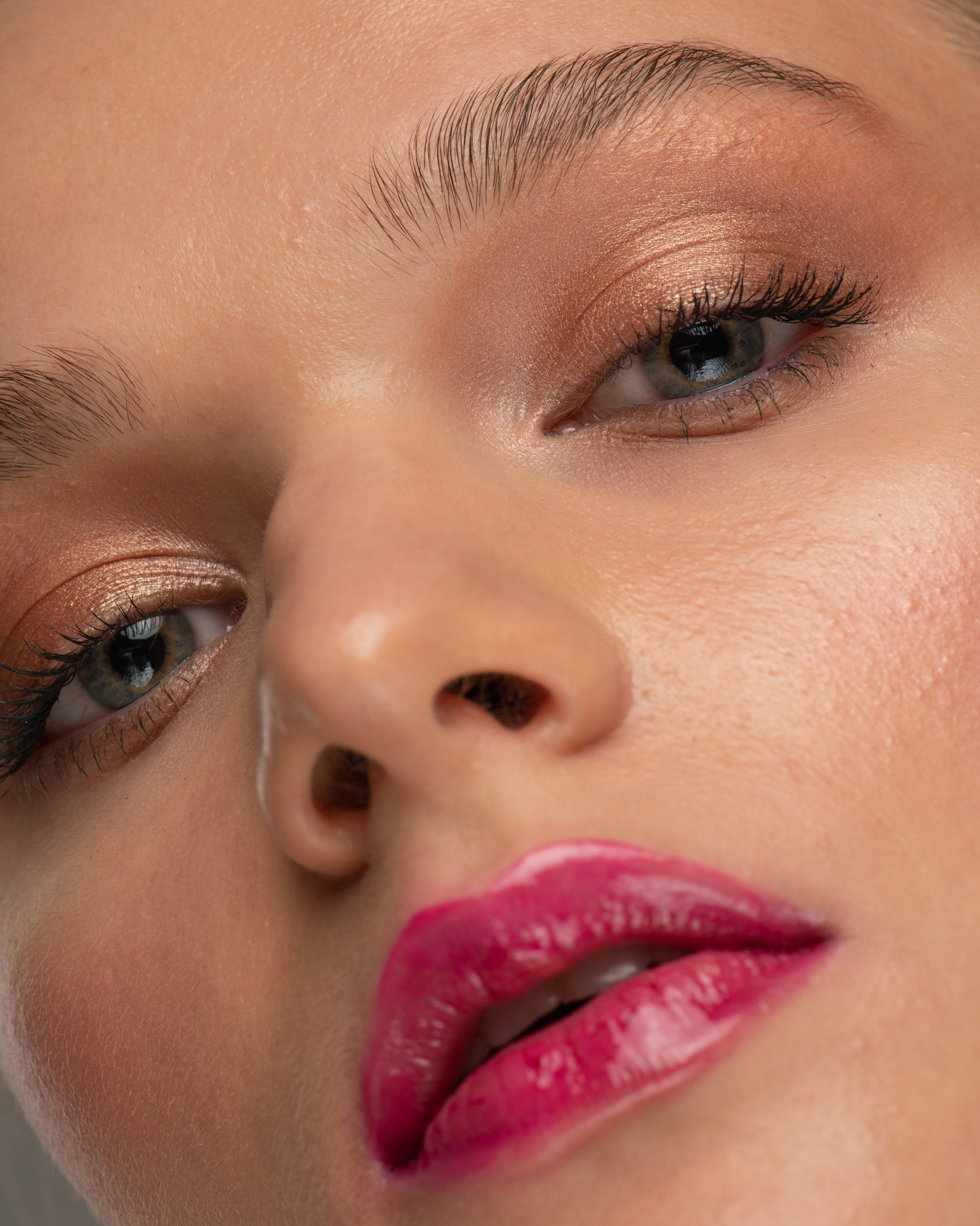 BEFORE / AFTER. RETOUCHER / Beauty / Product / Fashion / Commercial