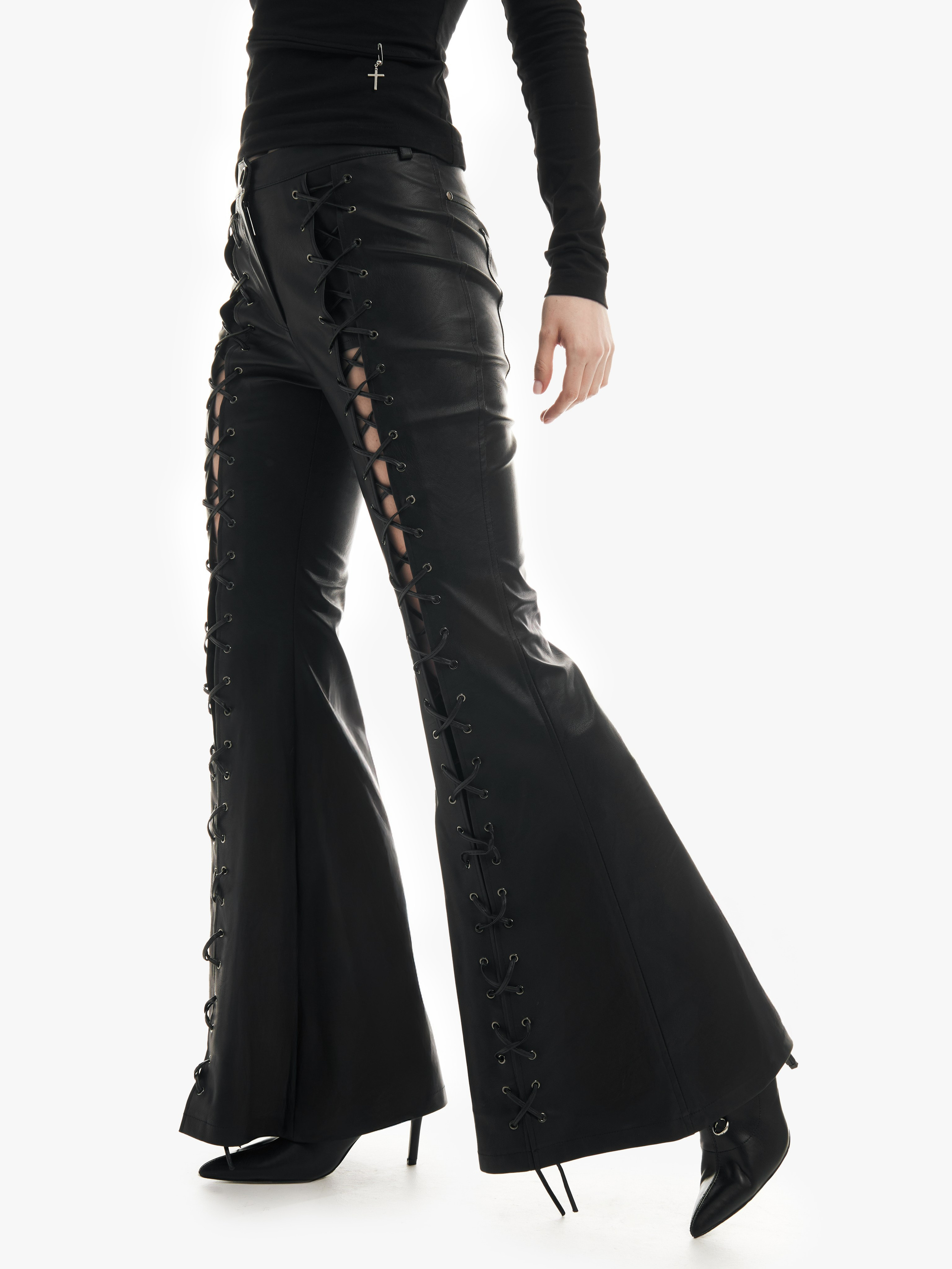 Ss'25 // skvo. Jonyiti