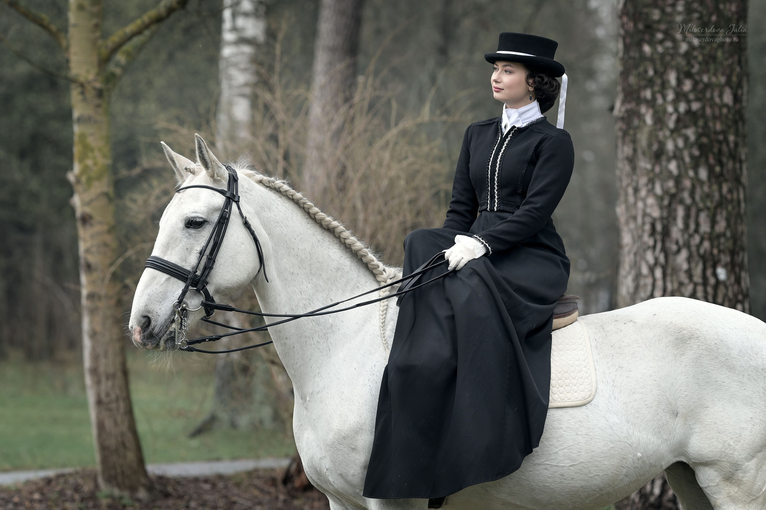 Дамская верховая езда. Фотограф Юлия Милосердова