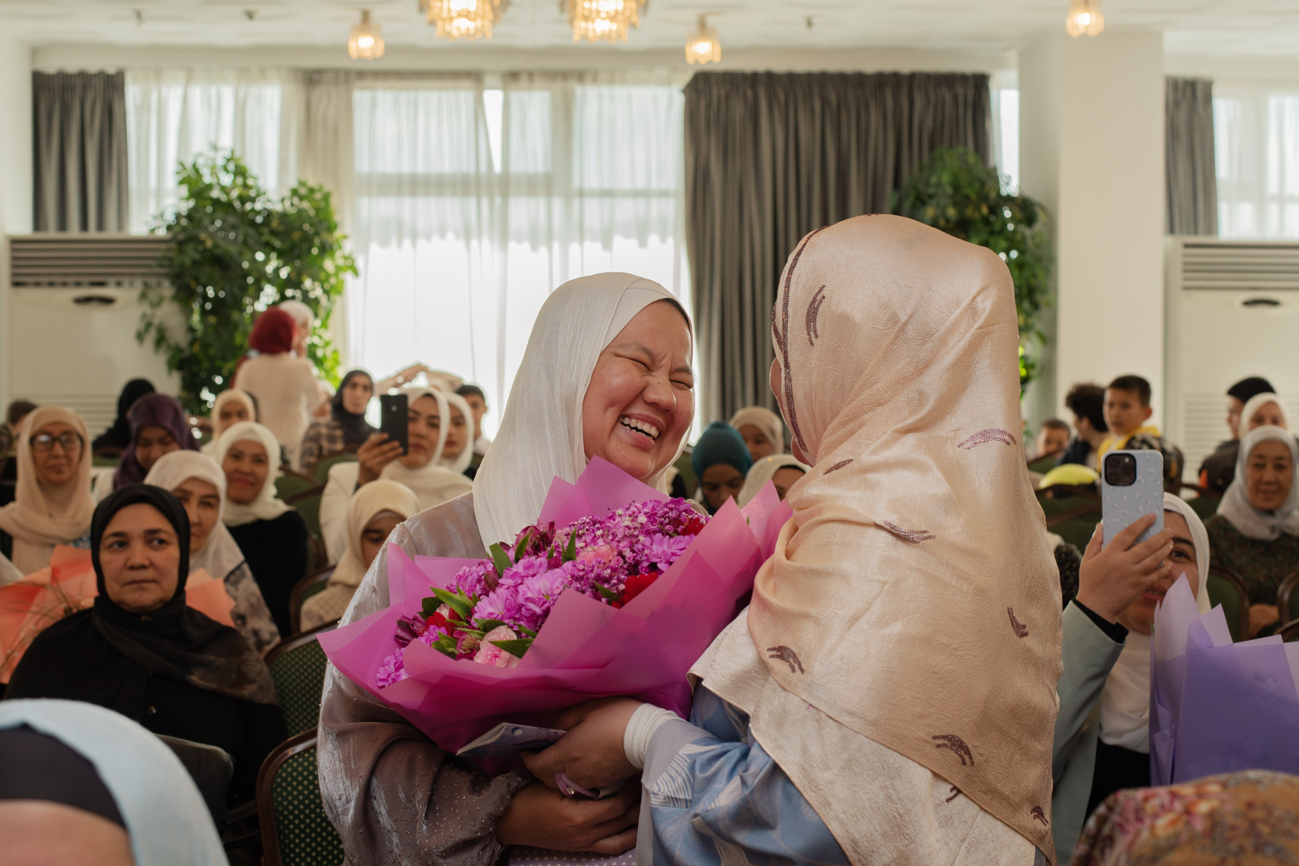 Выпускной в Евразийской женской гуманитарной академии. Лина Курочка — ваш фотограф