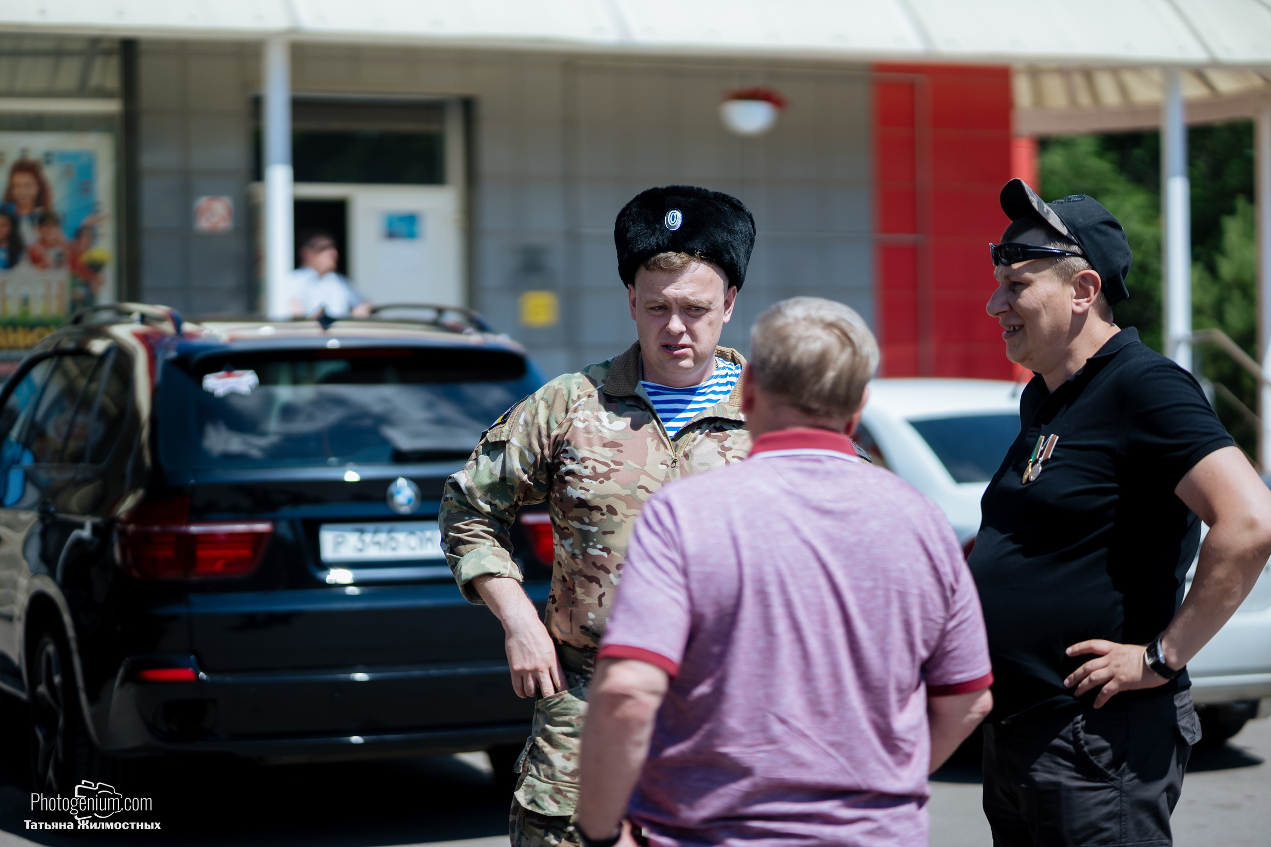 8 июня «Патриоты из Курска» сбор гуманитарной помощи у кинотеатра «Родина». Фотограф Нижний Новгород Татьяна Кейод