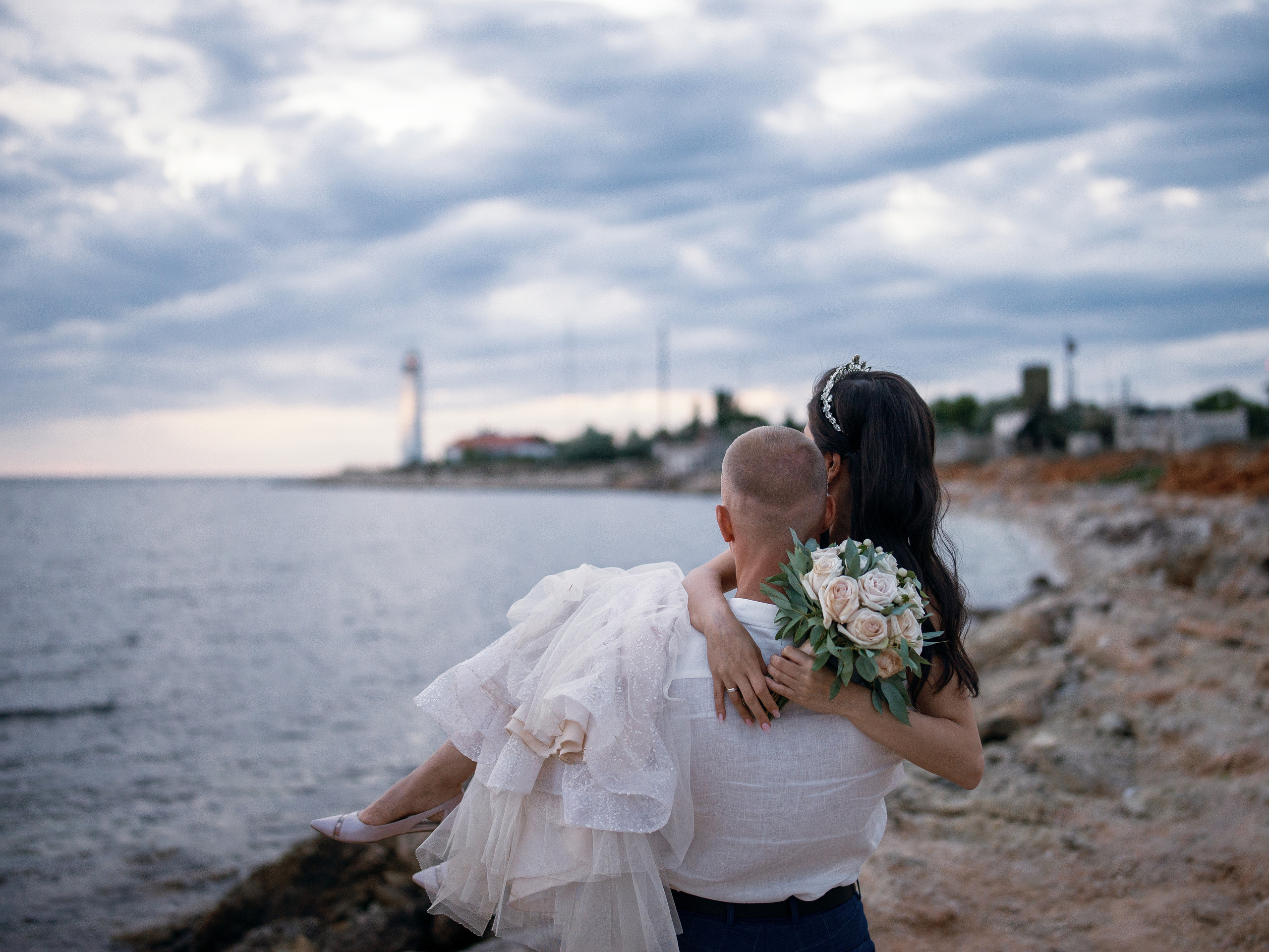 Фотосъемка свадебного дня в Севастополе: от сборов до банкета и первого танца. Прайс и условия на сайте в разделе "Услуги и стоимость"