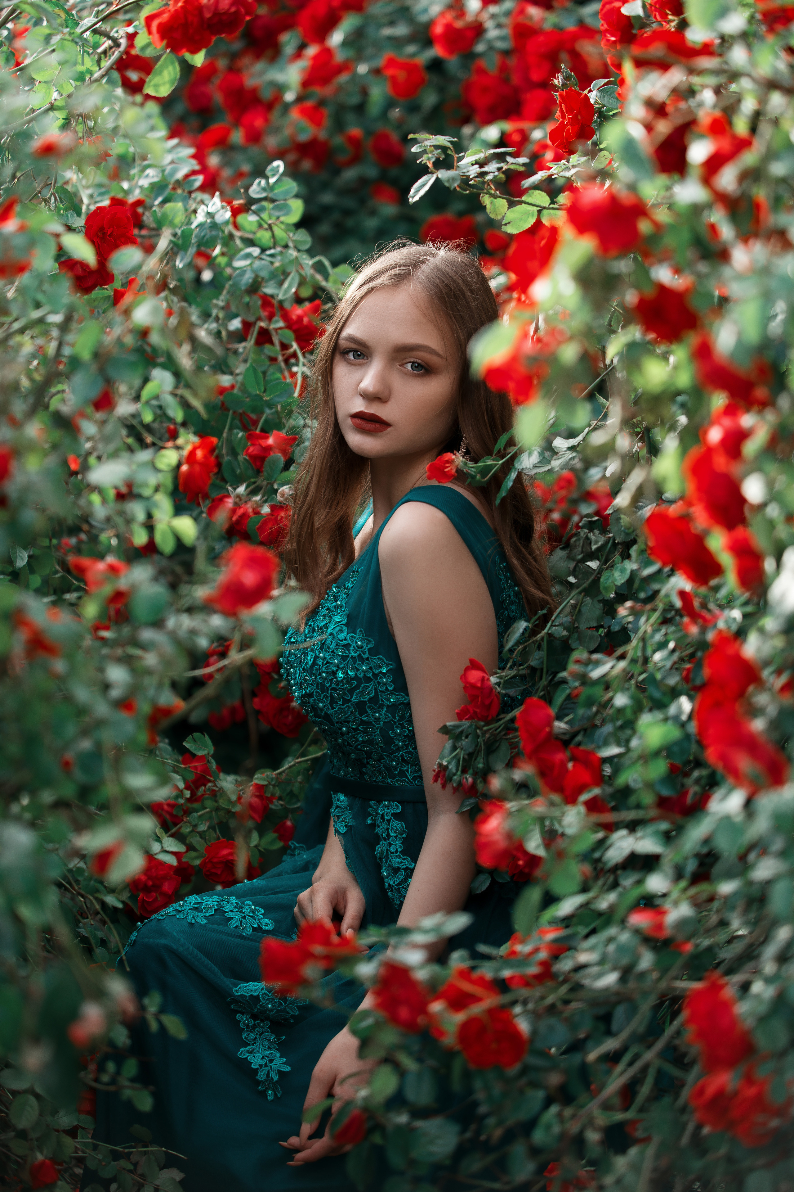 Фотосессия в цветущих розах в Севастополе. Ознакомиться с портфолио, уточнить условия и цены можно на сайте или по телефону, указанному в разделе "Контакты", предварительная запись по телефону +79788481042