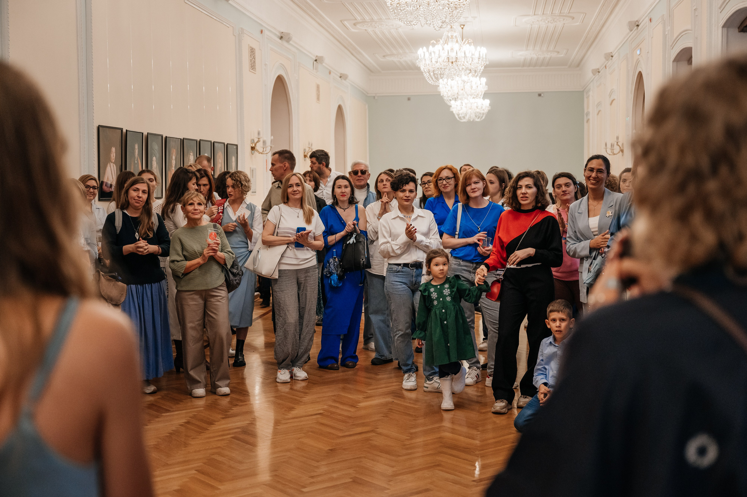 Открытие выставки Кати Васильевой в Молодежном театре. Wedding and family photographer USA