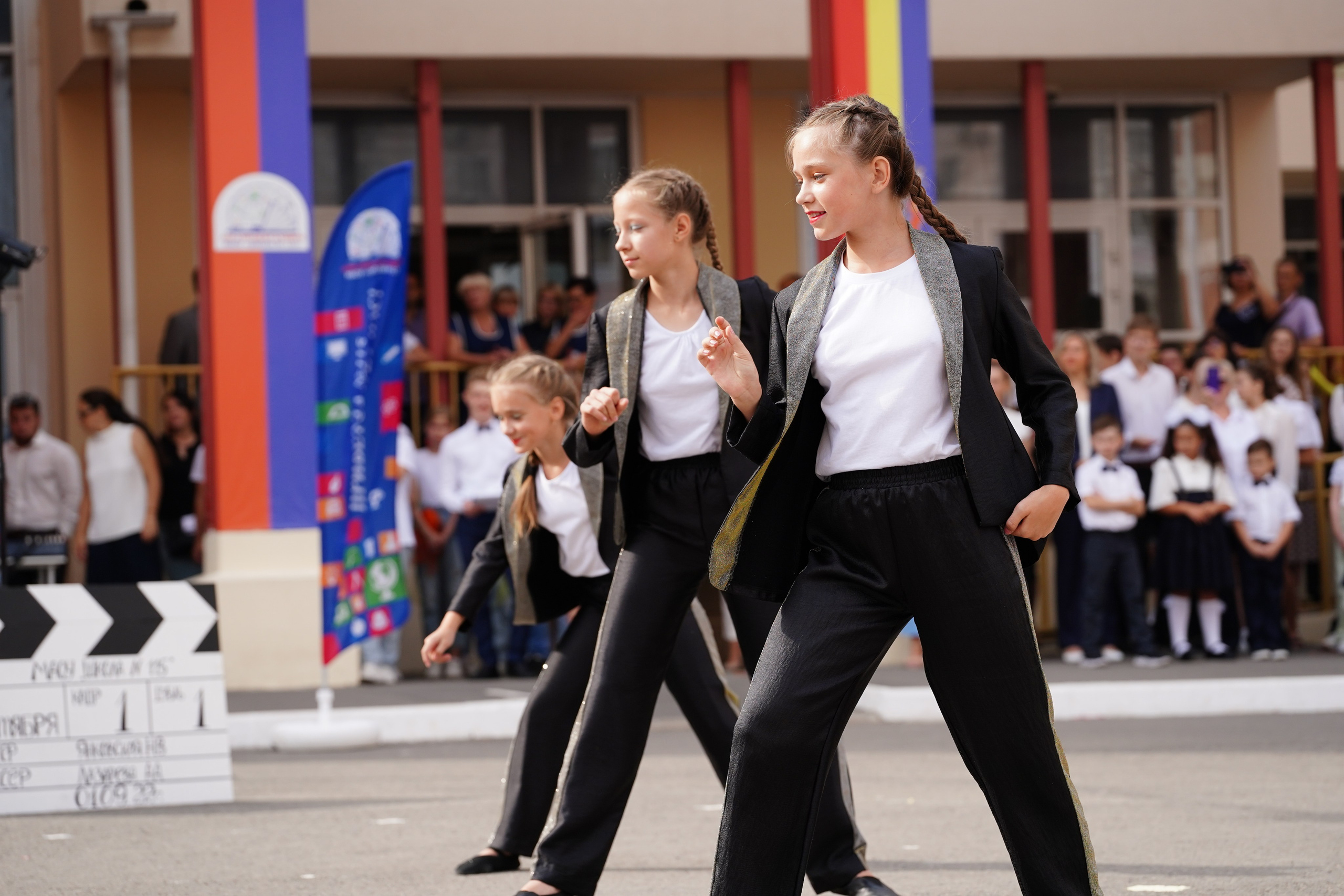 1 сентября Линейка. MEMENTO.Выпускные альбомы, школьные, юбилейные и другие книги. Ростов-на-Дону