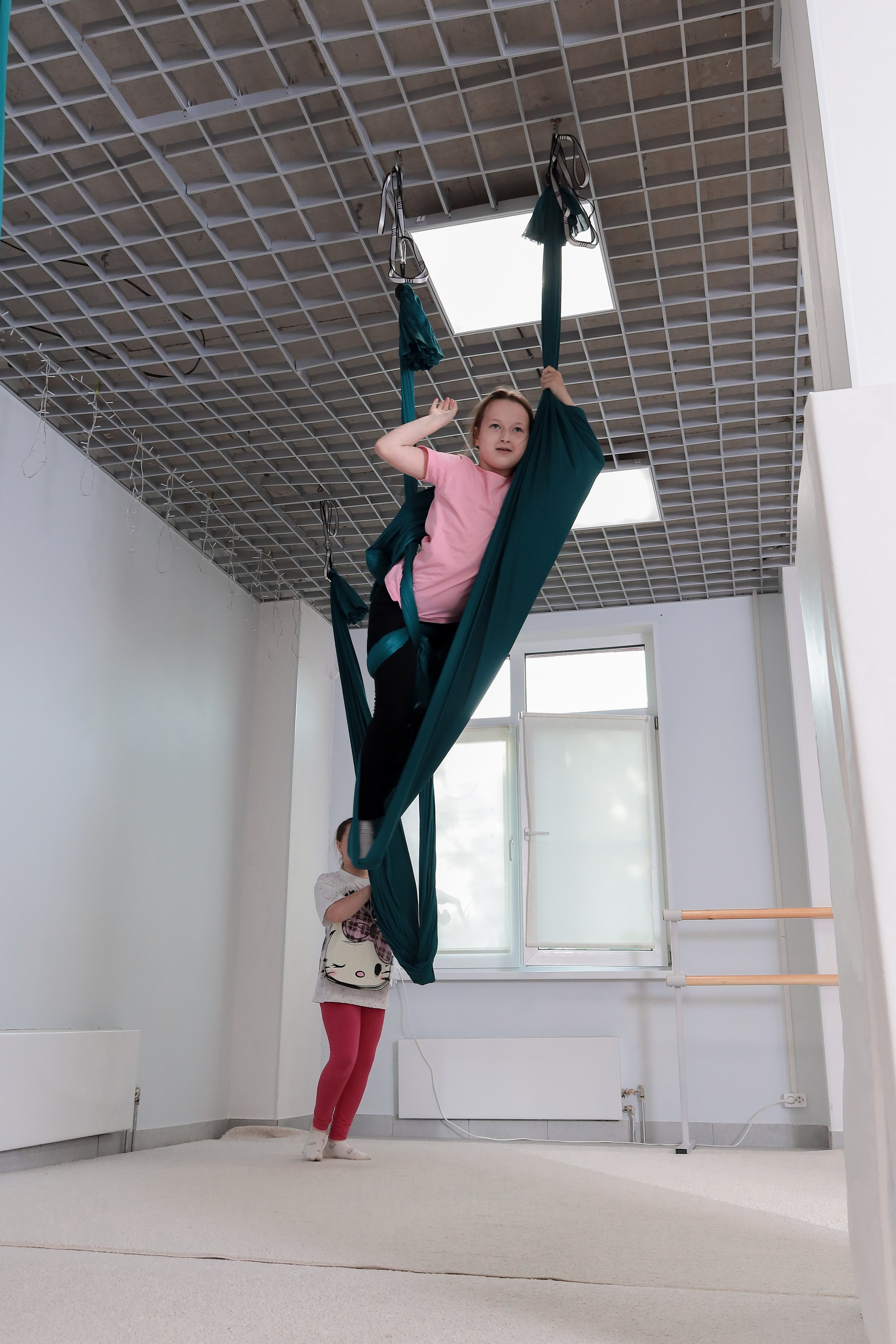 Детская аэройога. Фотограф Надршина Лилия