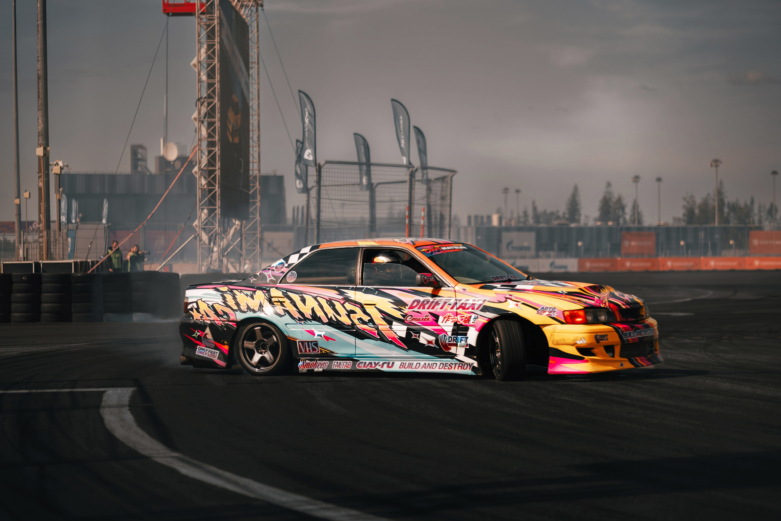 IDDC Этап 2: Бетонный Колизей и блогеры в деле