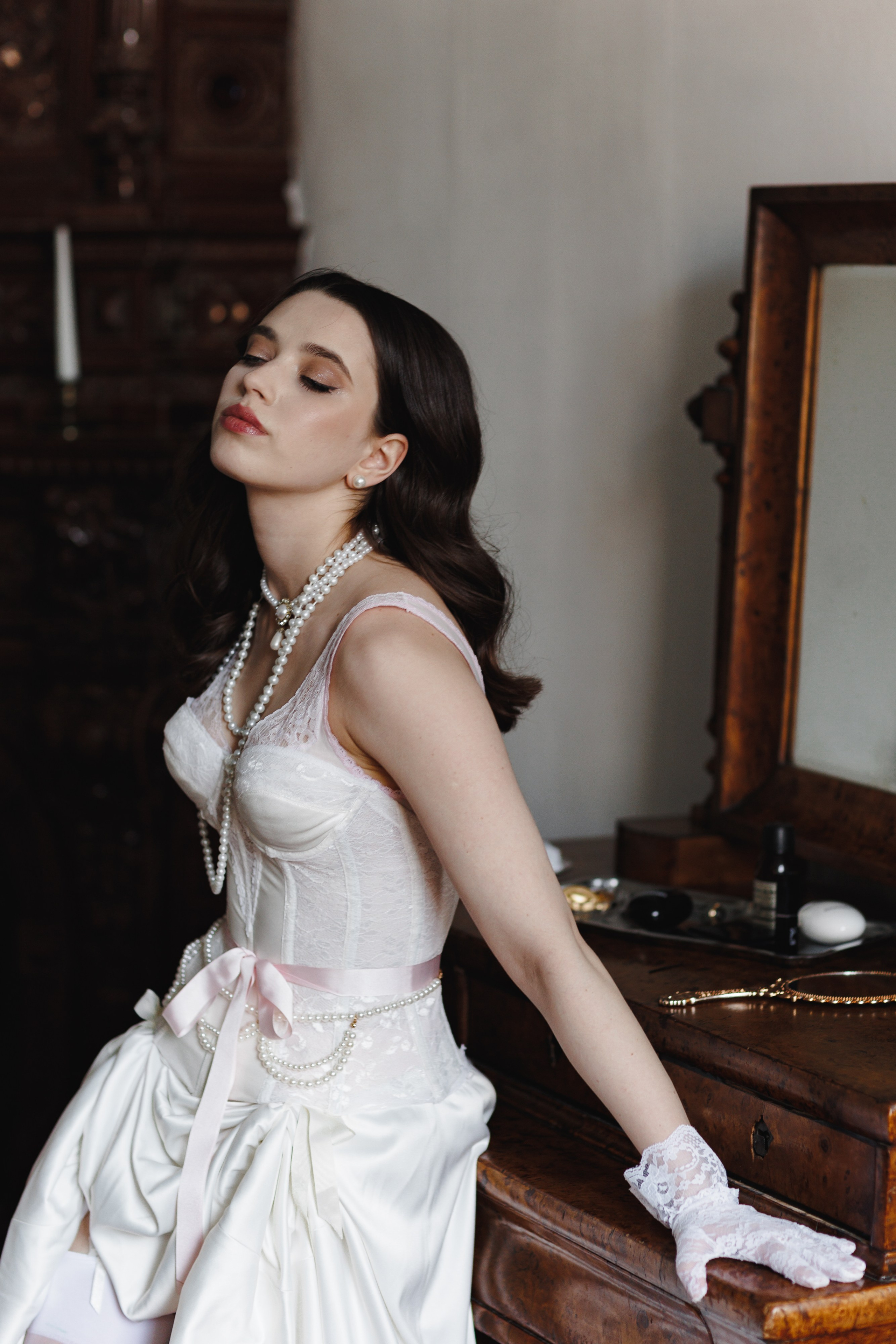 Свадебная фотосессия в квартире-студии. Свадебный фотограф в Москве Мария Крош