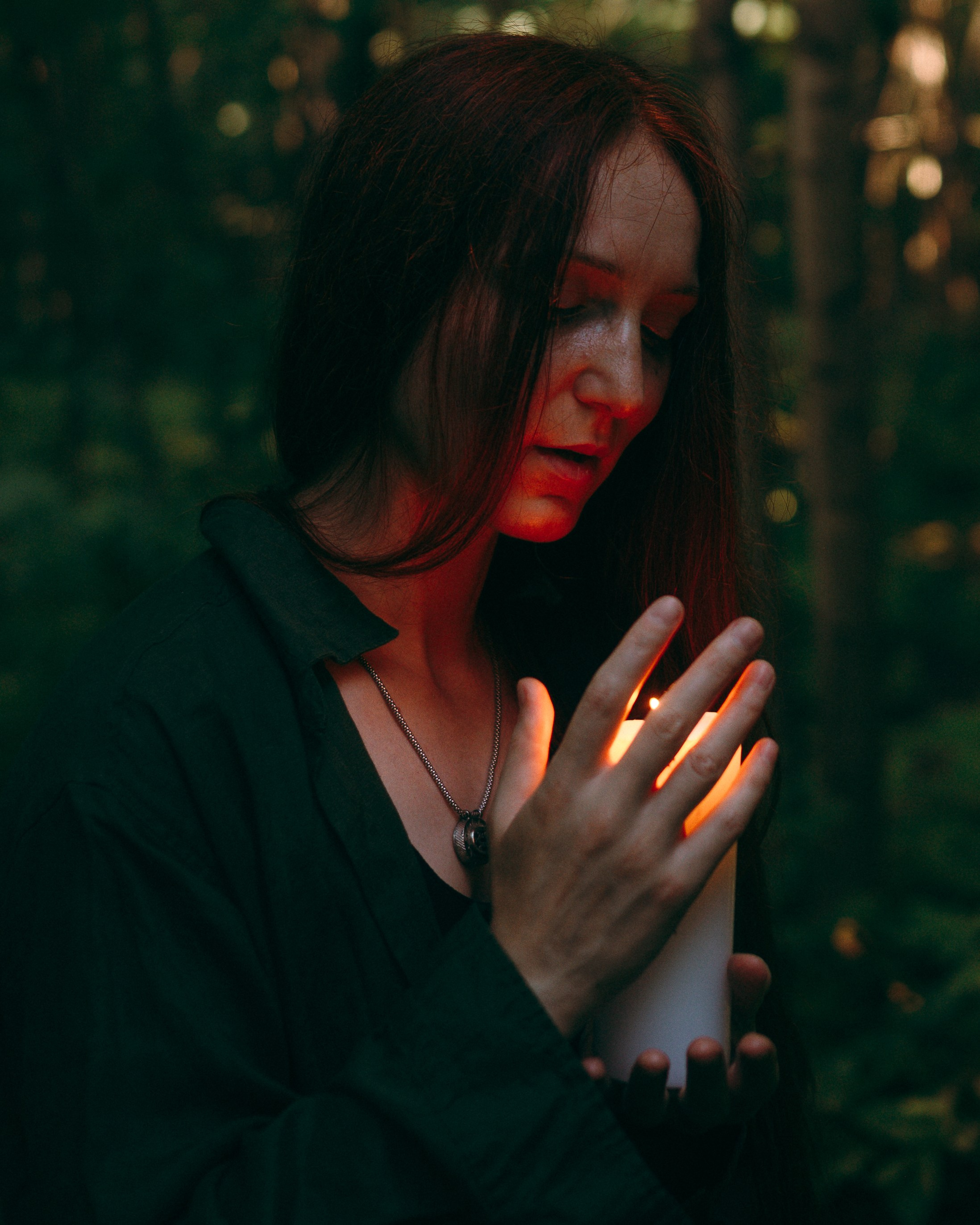 Женская съёмка на капище. Фотоведьма Дарья Нечинская