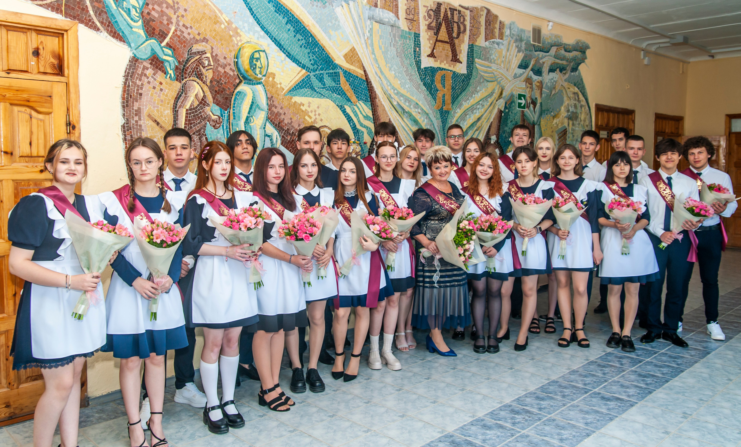 Последний Звонок МАОУ СОШ № 17 им. Эдуарда Есаяна — Архипо-Осиповка. Свадебный и семейный фотограф Денис Лукьянов в Краснодаре, Краснодарском крае и Республике Крым