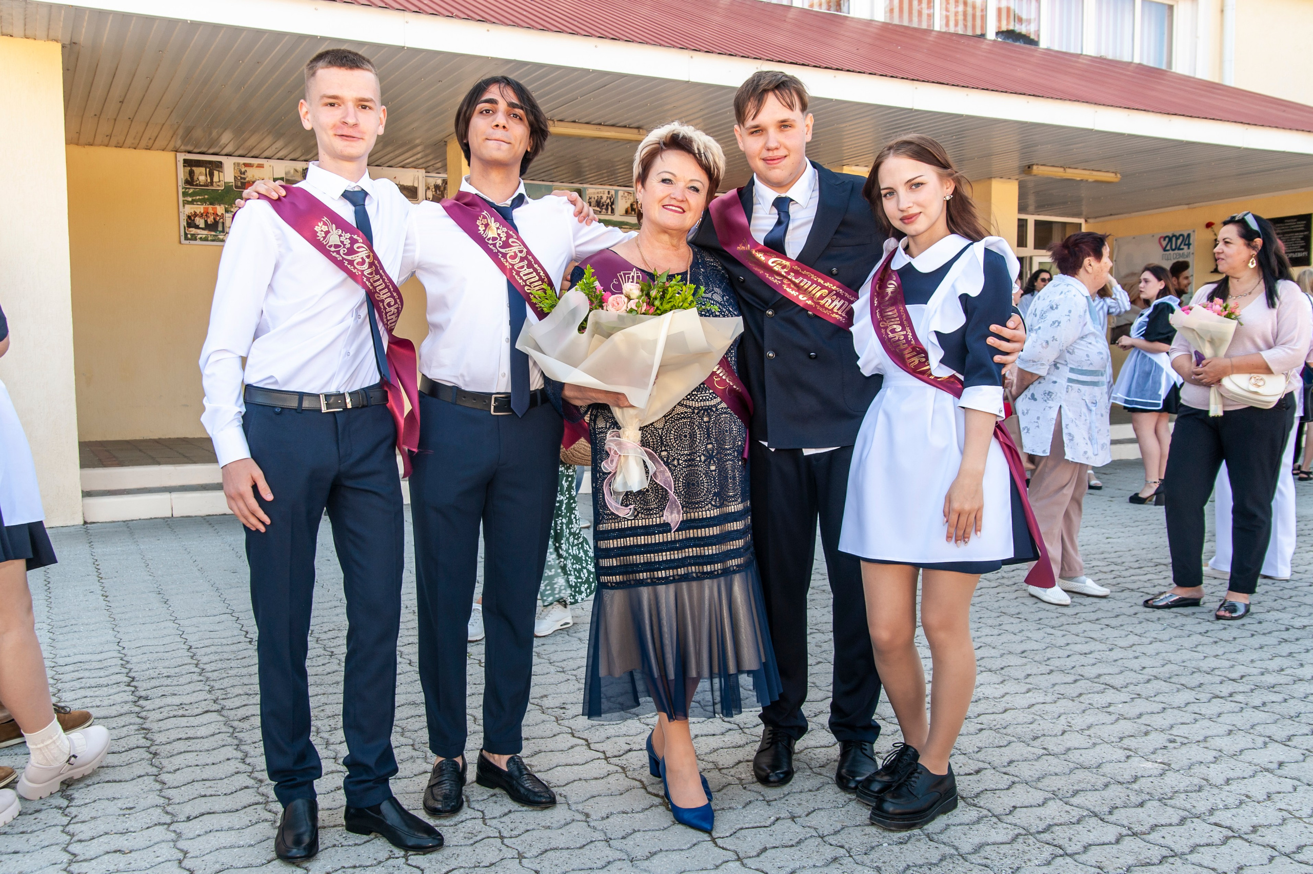 Последний Звонок МАОУ СОШ № 17 им. Эдуарда Есаяна — Архипо-Осиповка. Свадебный и семейный фотограф Денис Лукьянов в Краснодаре, Краснодарском крае и Республике Крым