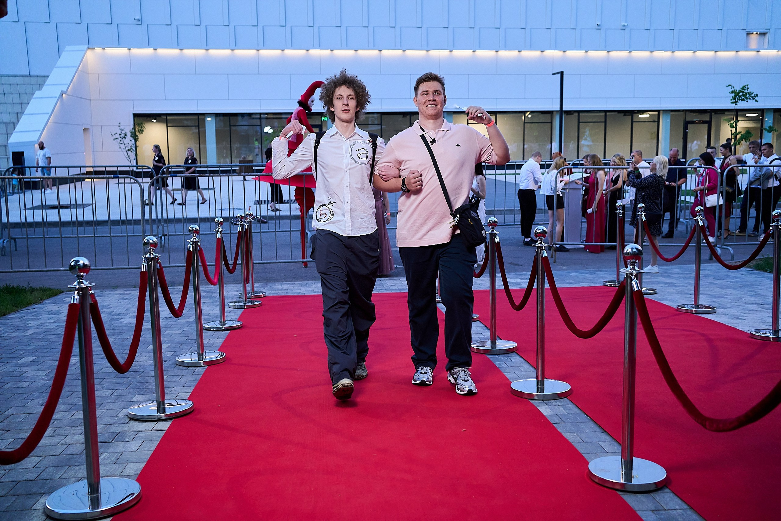 Выпускной 2024 концертный зал Академия ВТБ. Фотограф и Видеограф в Москве. Олег Корушев