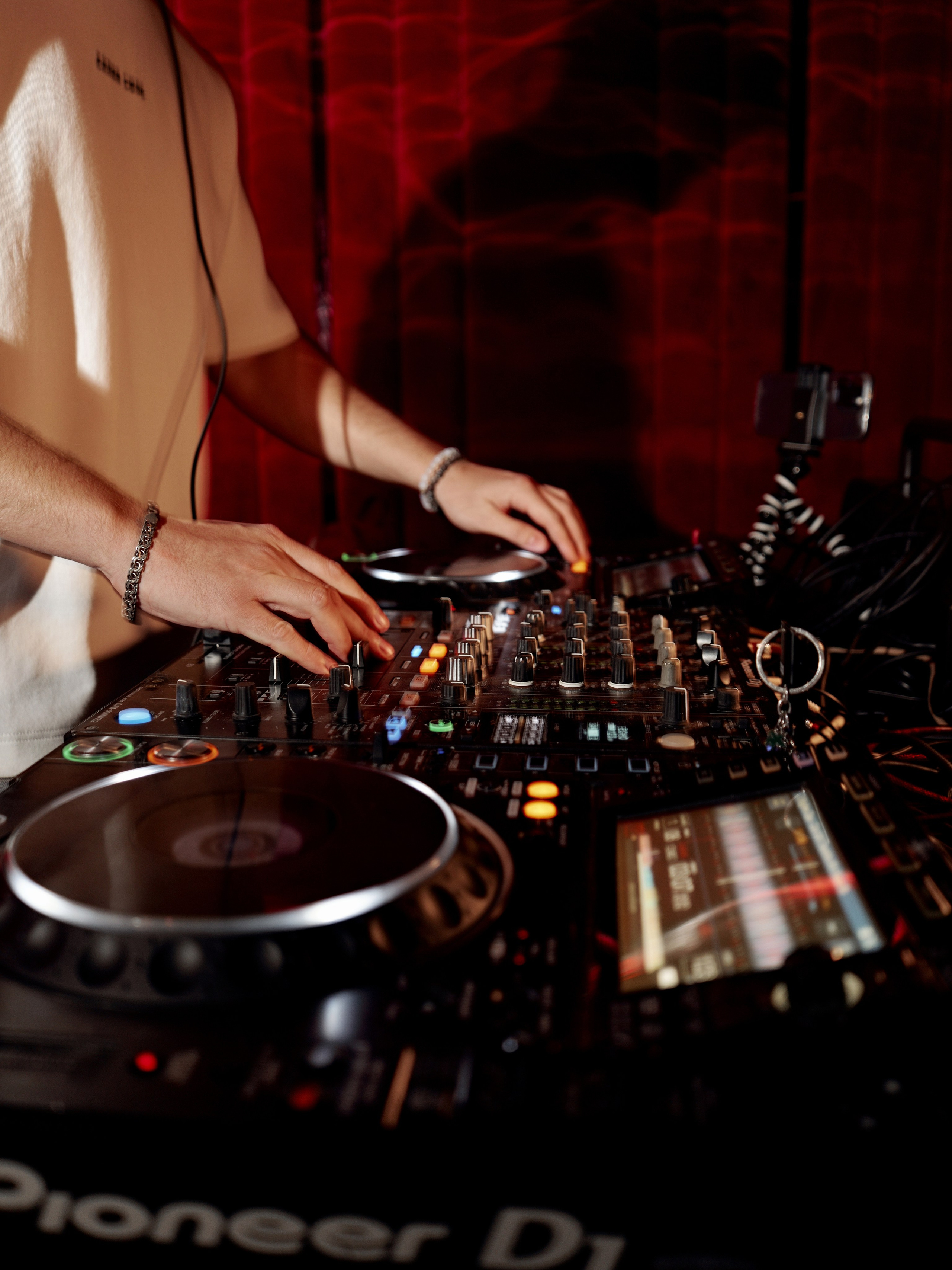 CLUB. NOIZOMAX Художественный фотограф в Дубай