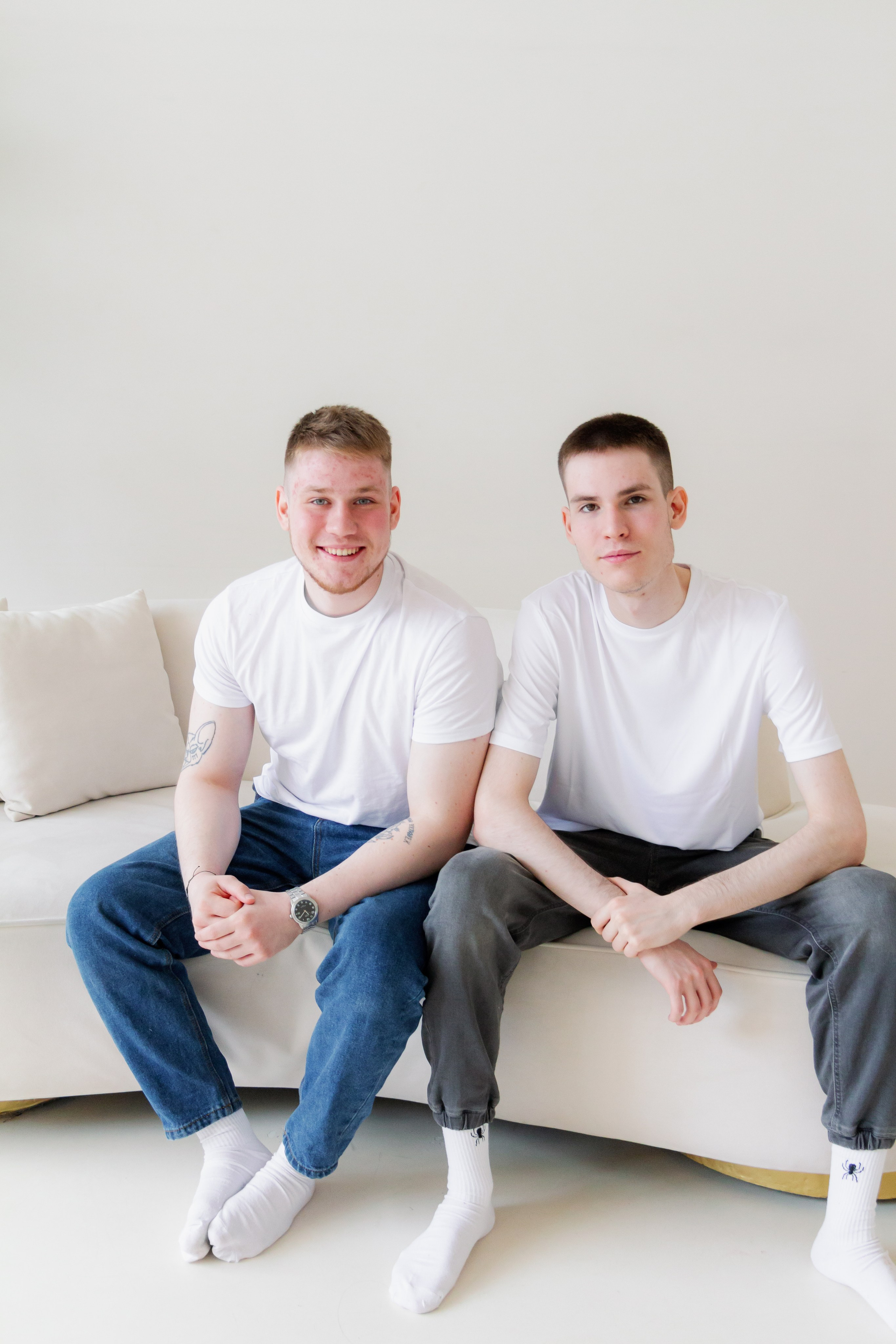 Две сестры. Две семьи. Одна любовь. Семейная фотосессия в студии, Екатеринбург. Фотограф в Екатеринбурге Пойгина Елена