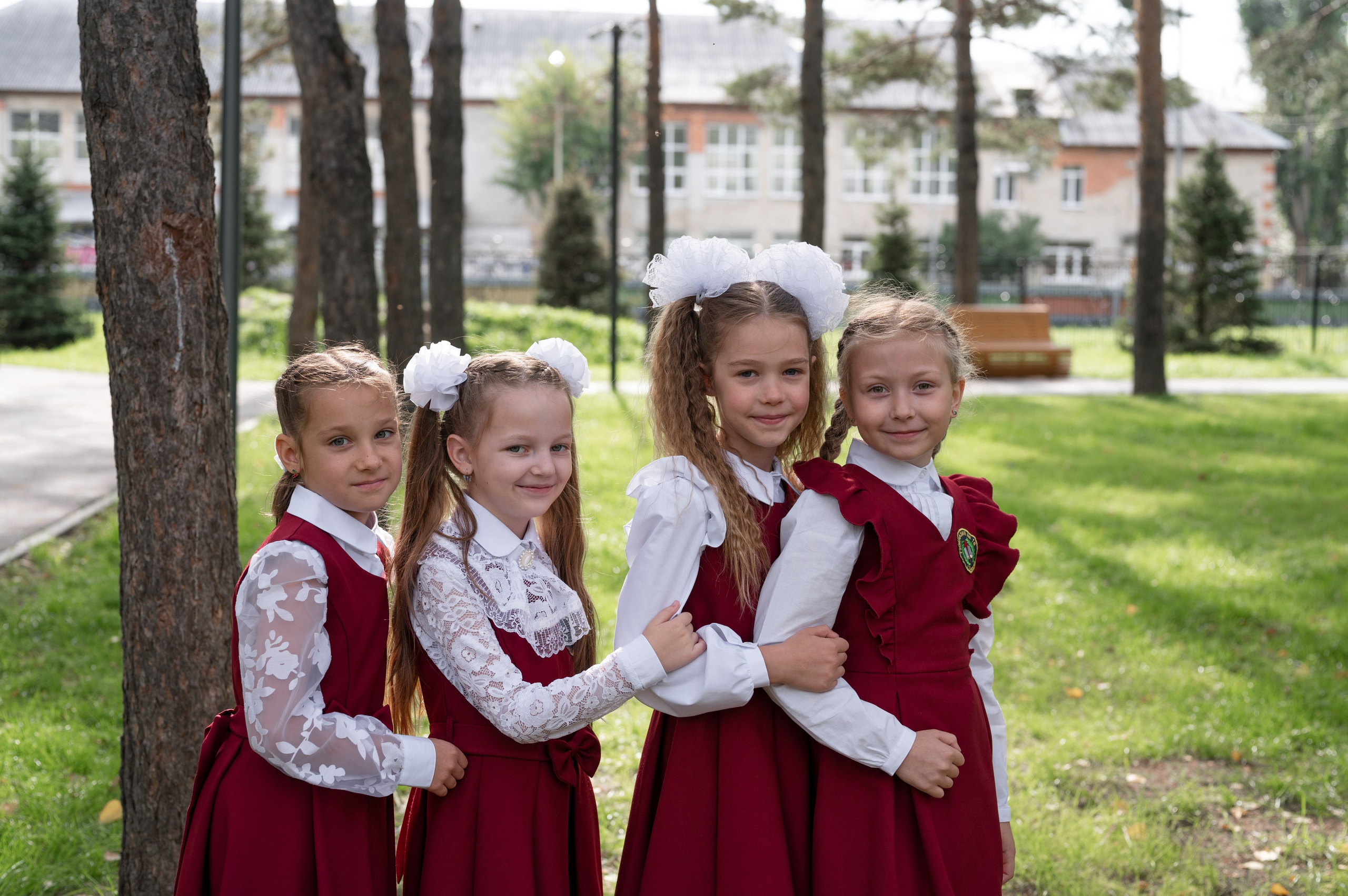 1 сентября 16 гимназия 2 класс (линейка + в классе+ на улице). Фотограф новорожденных, семейный детский в Тюмени Татьяна Морозова