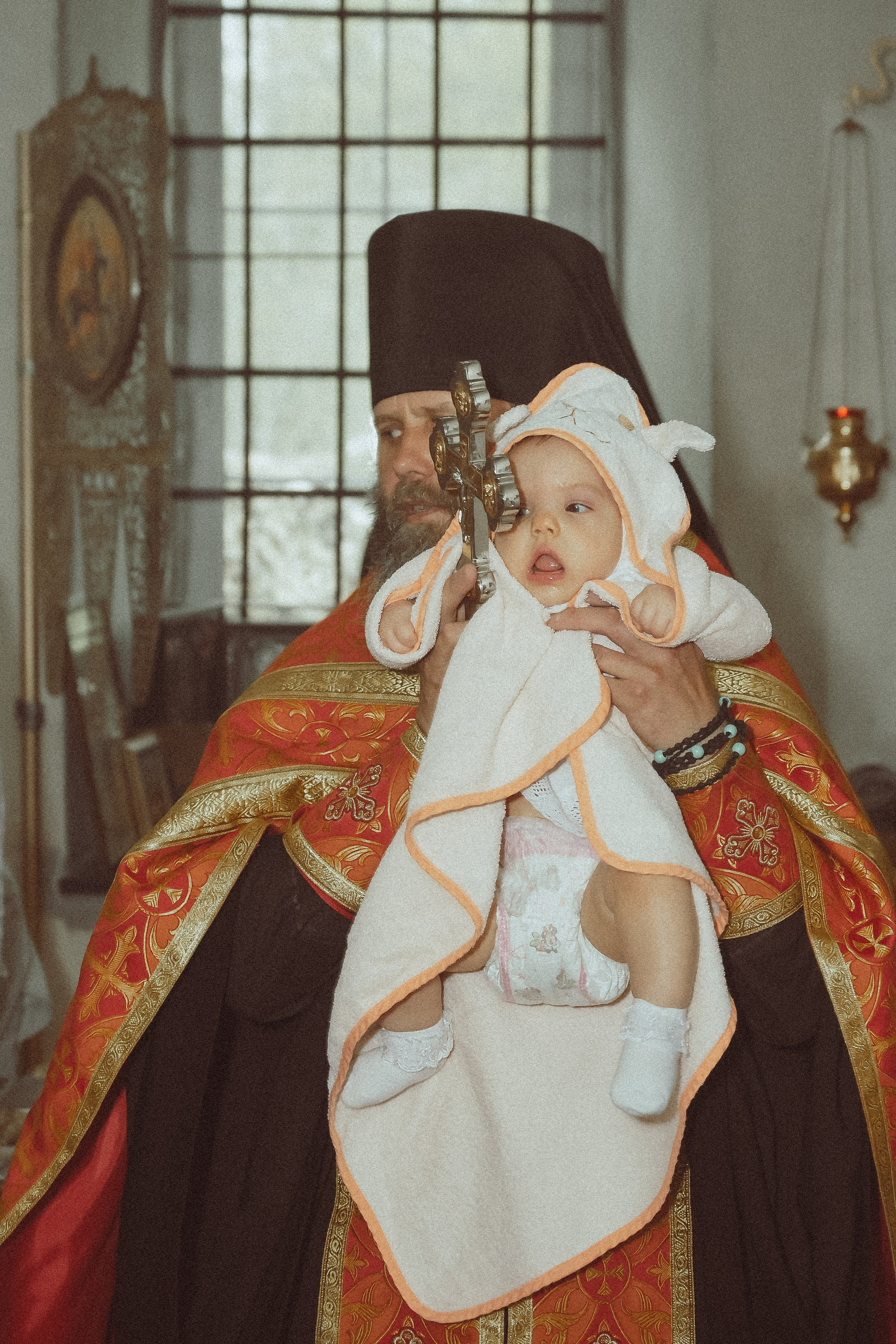 Крещение Ксении в храме Рождества Пресвятой Богородицы д. Щербинино. Фотограф Евгений Егоров