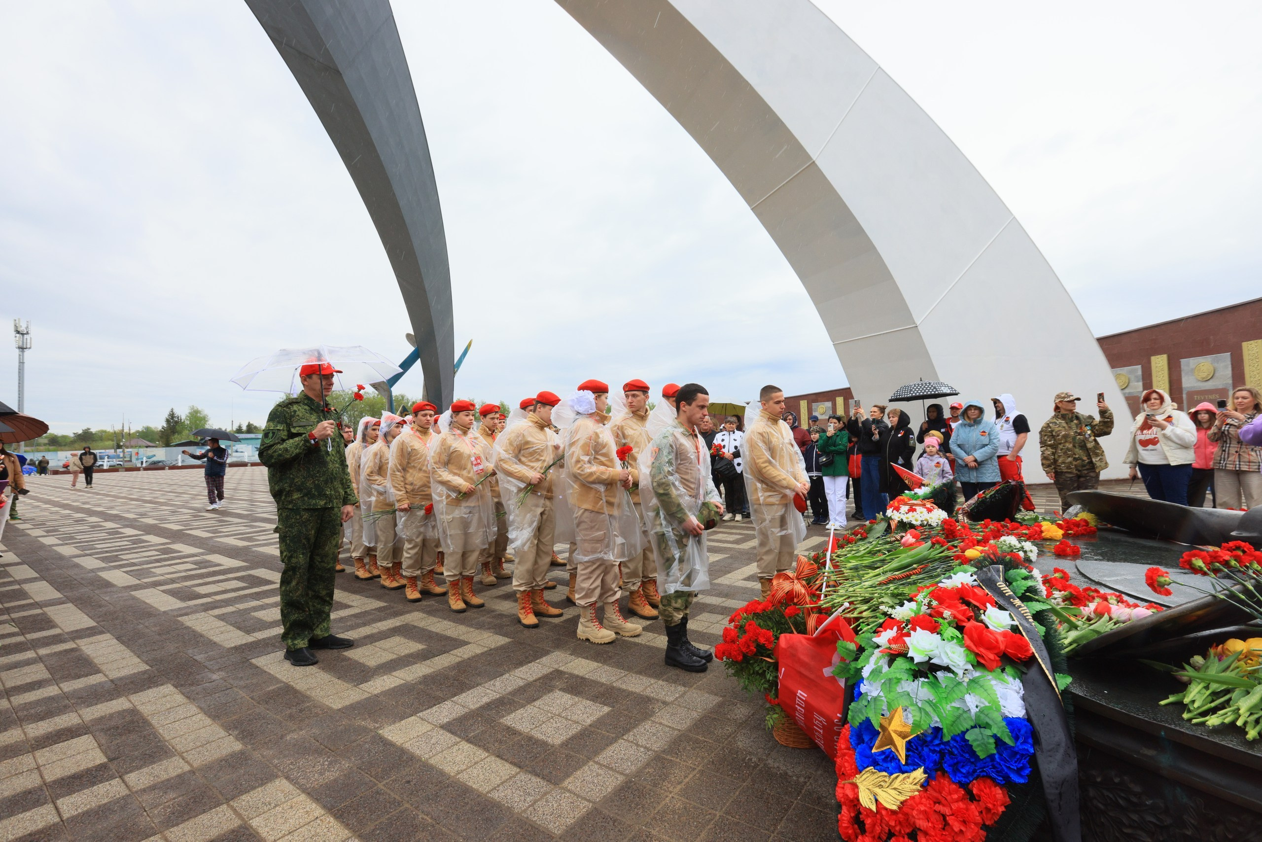 9 мая 2026 Хаммер клуб в День Победы в Туле (У мемориала «Защитникам неба Отечества», музея оружия, «Три штыка». Фотограф в Туле Крупский АнДРей. Фотостудия «КАДР71» в Туле