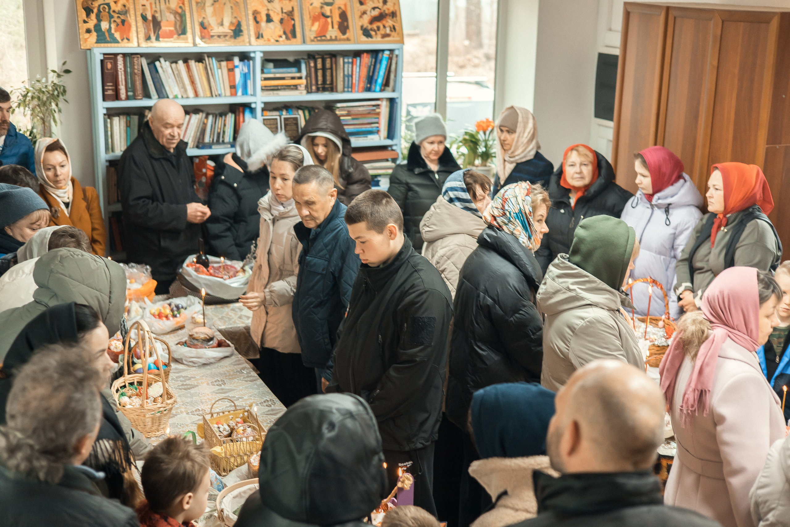 Освящение Куличей.Храм Святителя Николая Мирликийского в с. Саввинская Слобода.Звенигород. Артеменкова Анна Фотограф
