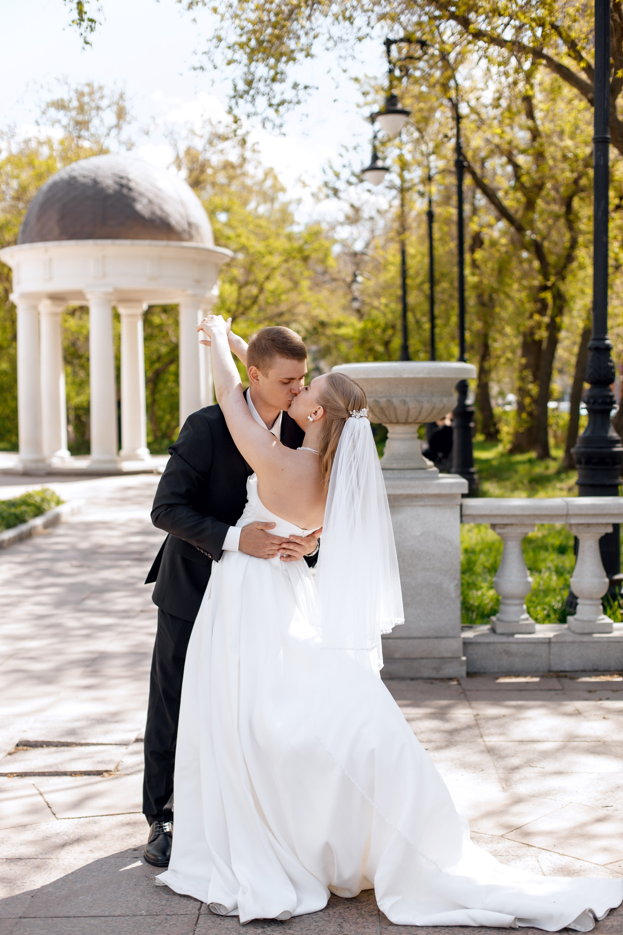 Оперный театр парк. Свадебный и семейный фотограф Екатеринбург Настя Саедгалина