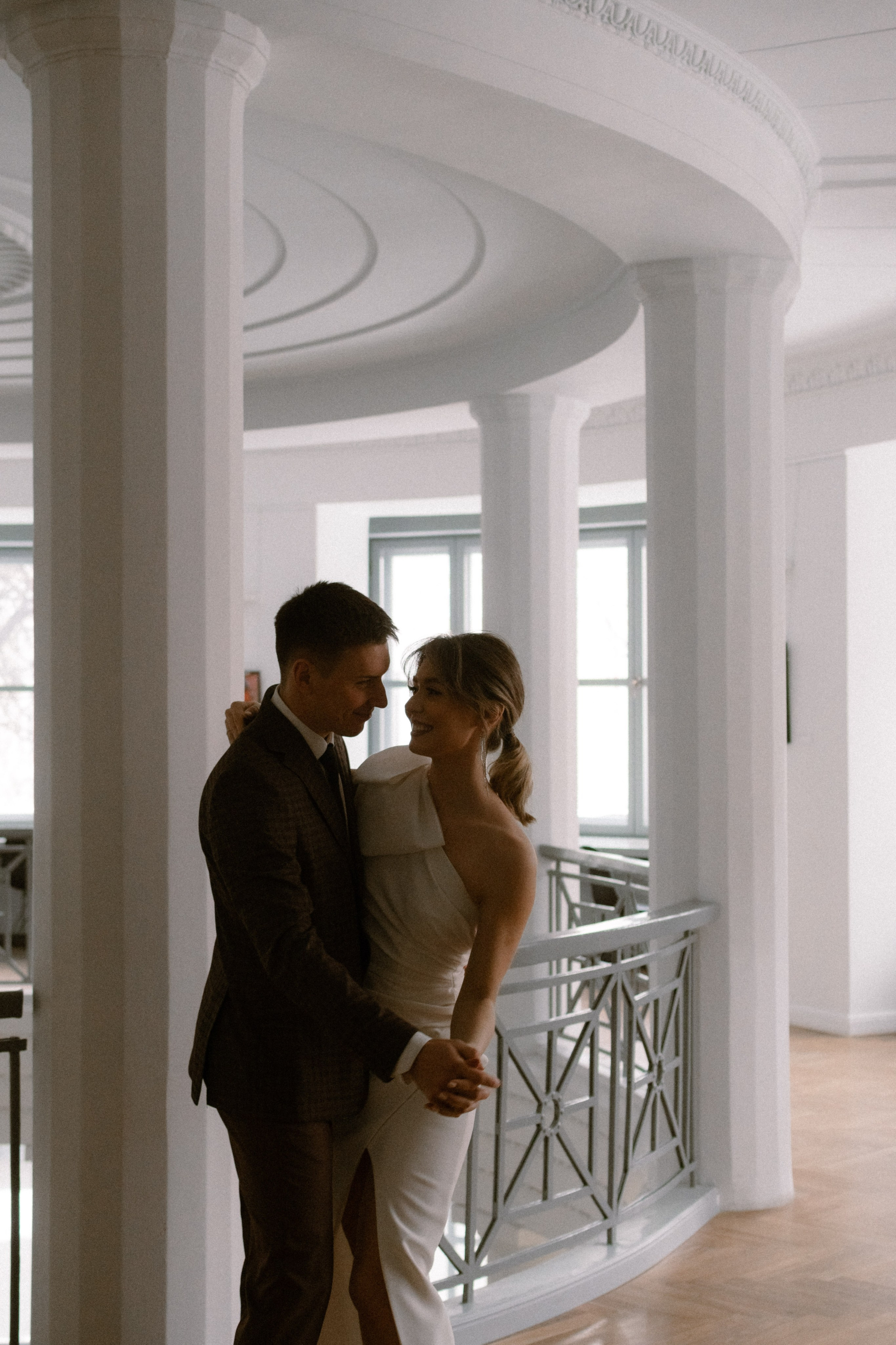 Свадебная прогулка в кинотеатре Рекорд. Свадебный фотограф Нижний Новгород Фатичев Артем