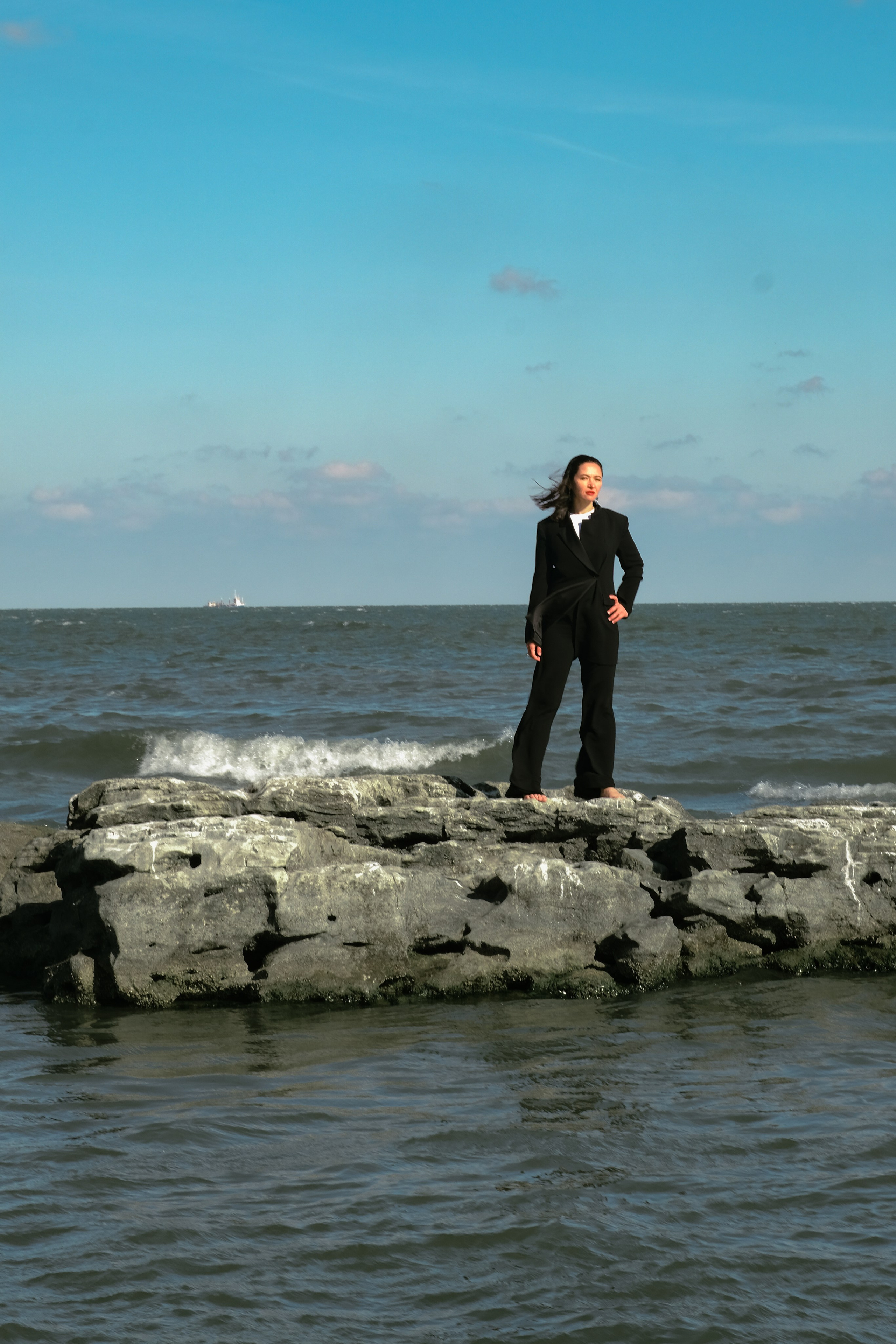 Море. Ноябрь. Смелость. Контент-фотограф в Махачкале. Марина