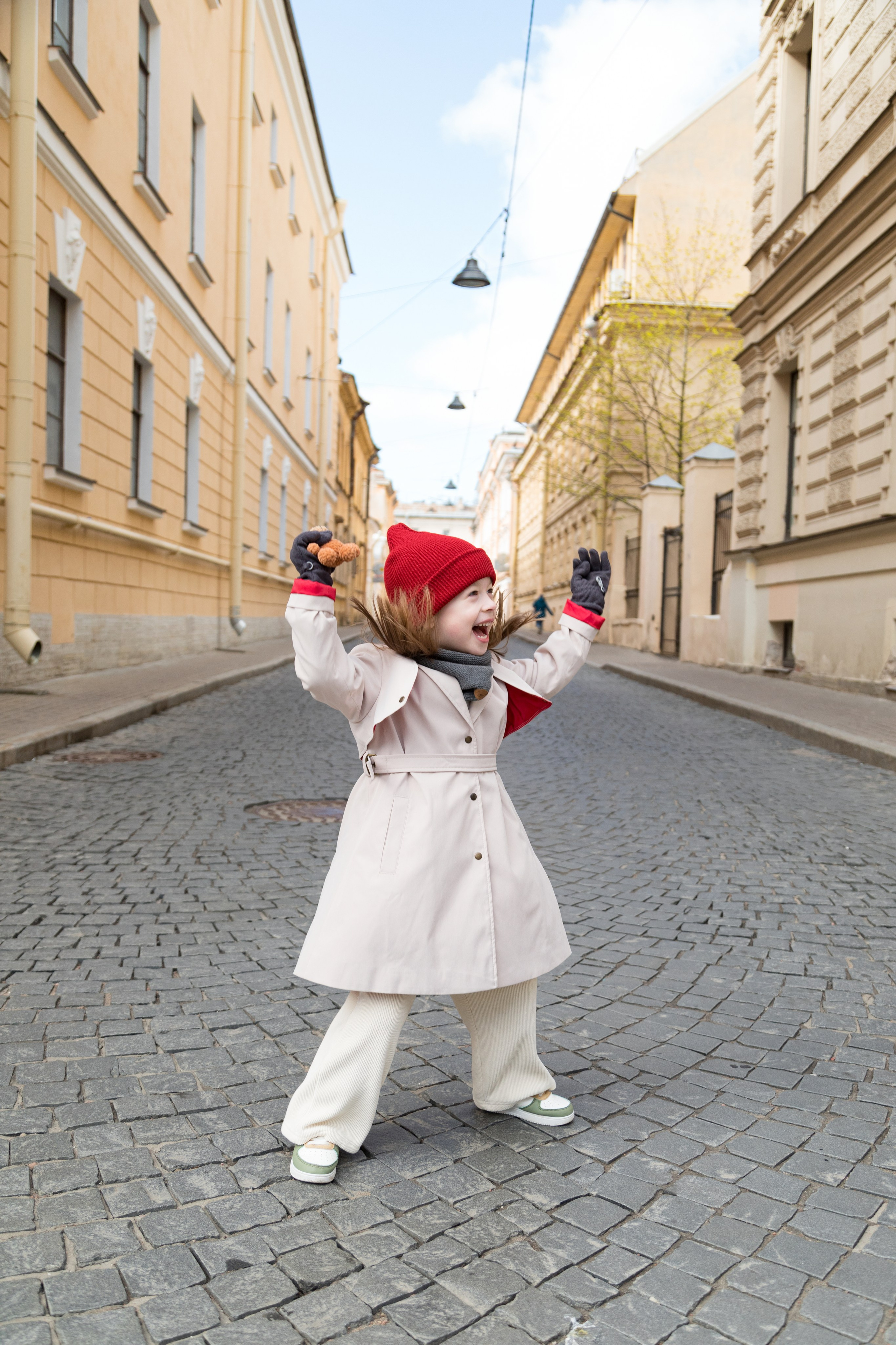 Весенняя фотопрогулка папы и дочки на Васильевском острове. Детский и контент фотограф Надя Волкова Санкт-Петербург