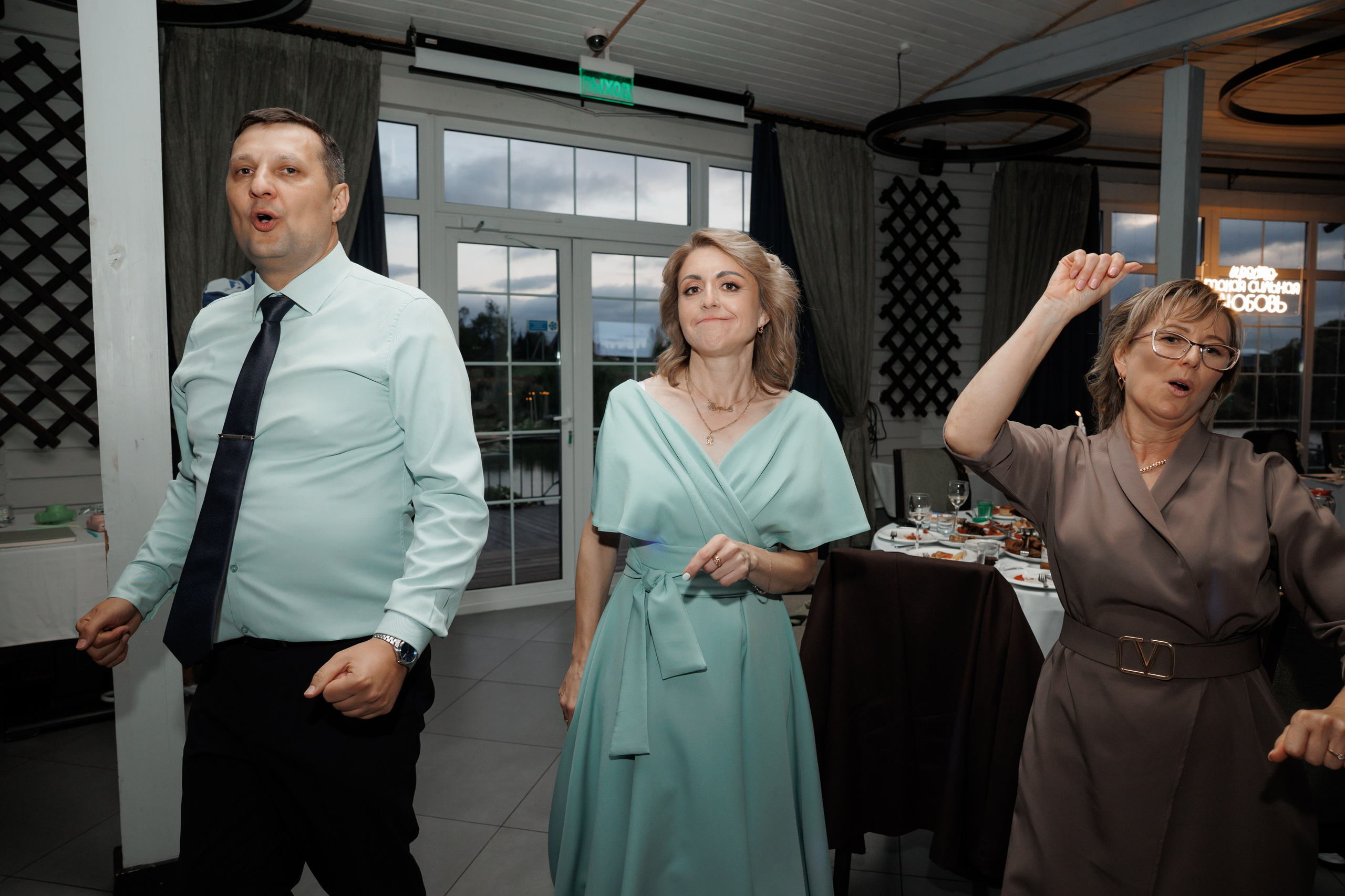 Регистрация в отеле Fish Point, ЗАГС Бутово, прогулка в Остафьево. Свадебный и репортажный фотограф (Москва, Королев и другие)