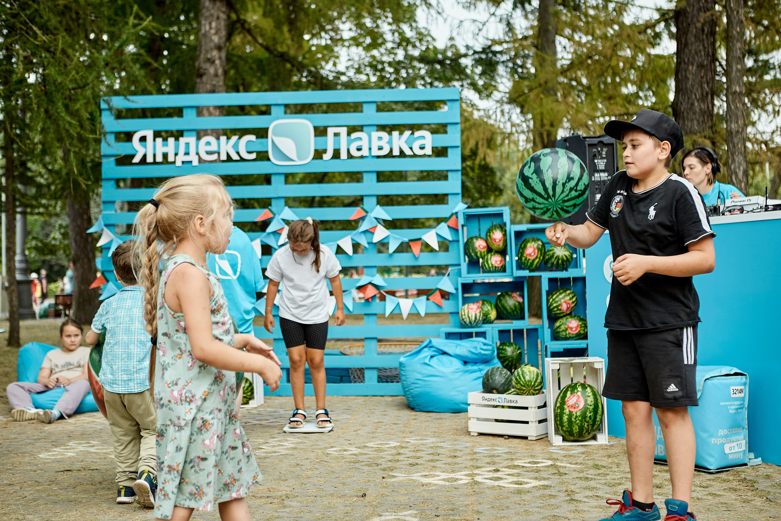 ЯНДЕКС ЛАВКА «АРБУЗНАЯ ФЕЕРИЯ». Фотограф Андрей Егоров