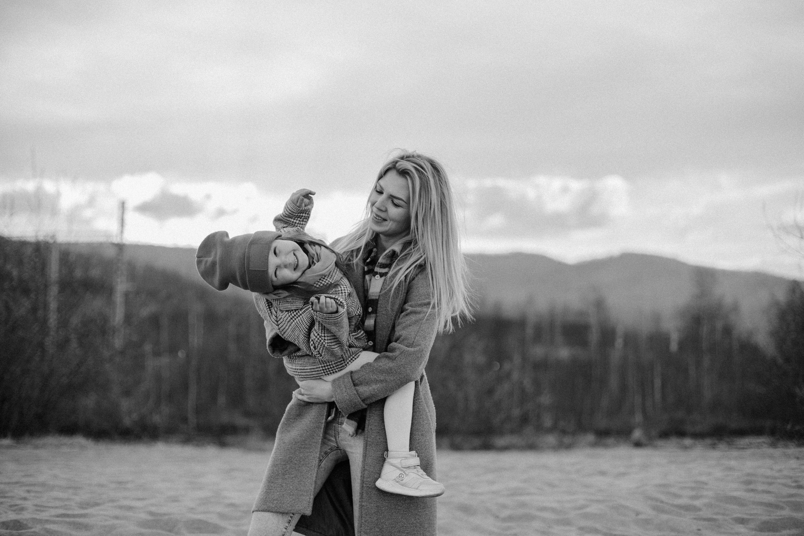 Алиса с мамой на Байкале. Фотограф Слюдянка Иркутск Наталья Кургина