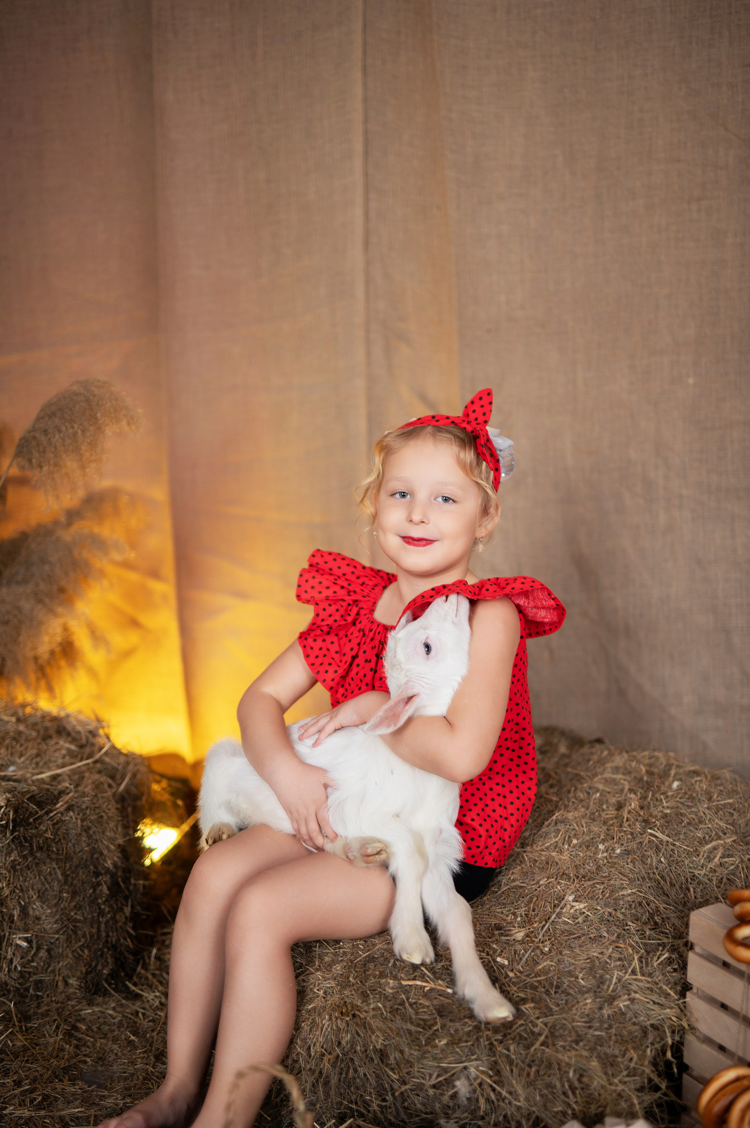 Когда в кадре больше искренности, чем позирования: история одной фотосессии с козлёнком. Детский и семейный фотограф Москва Рязань