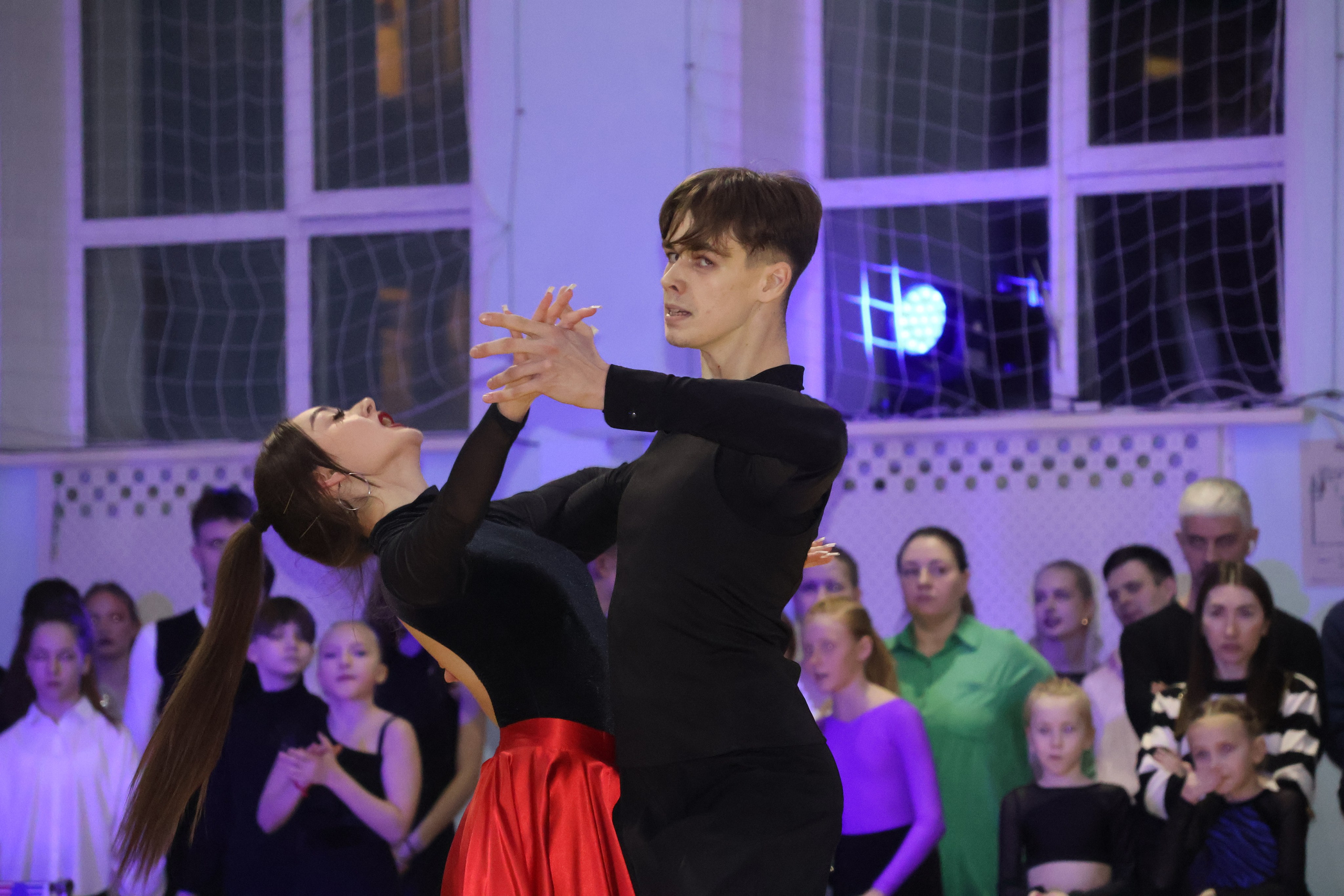 Танцы — репортаж с большого расстояния