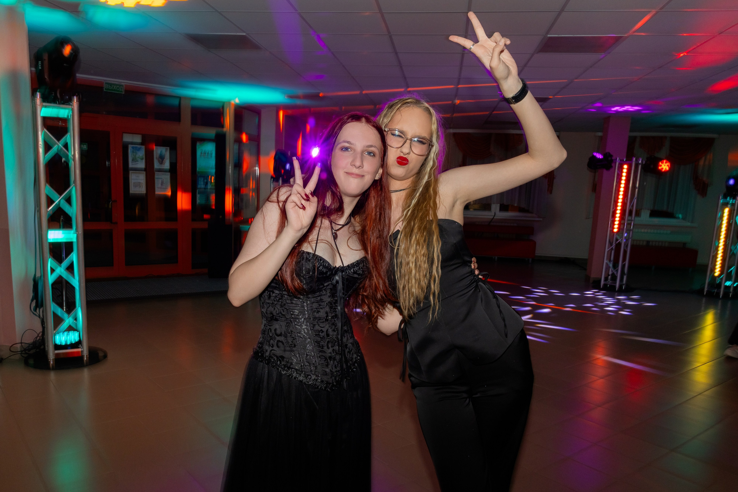 Школьный выпускной 2025 год в Минске, Беларуси. Свадебный фотограф в Минске/Беларуси Сергей Спиридонов