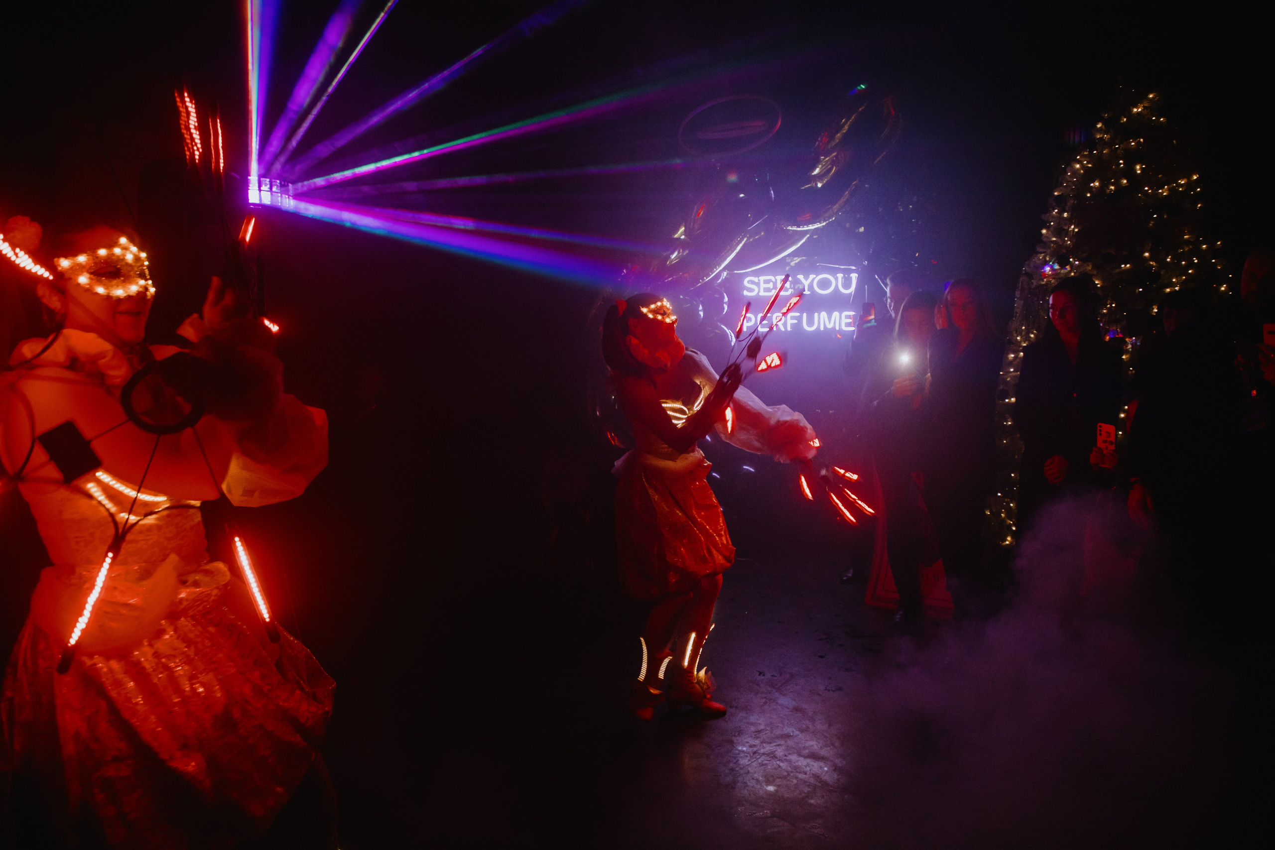 See `You Perfume. Фотограф в Москве и Санкт-Петербурге Дарина