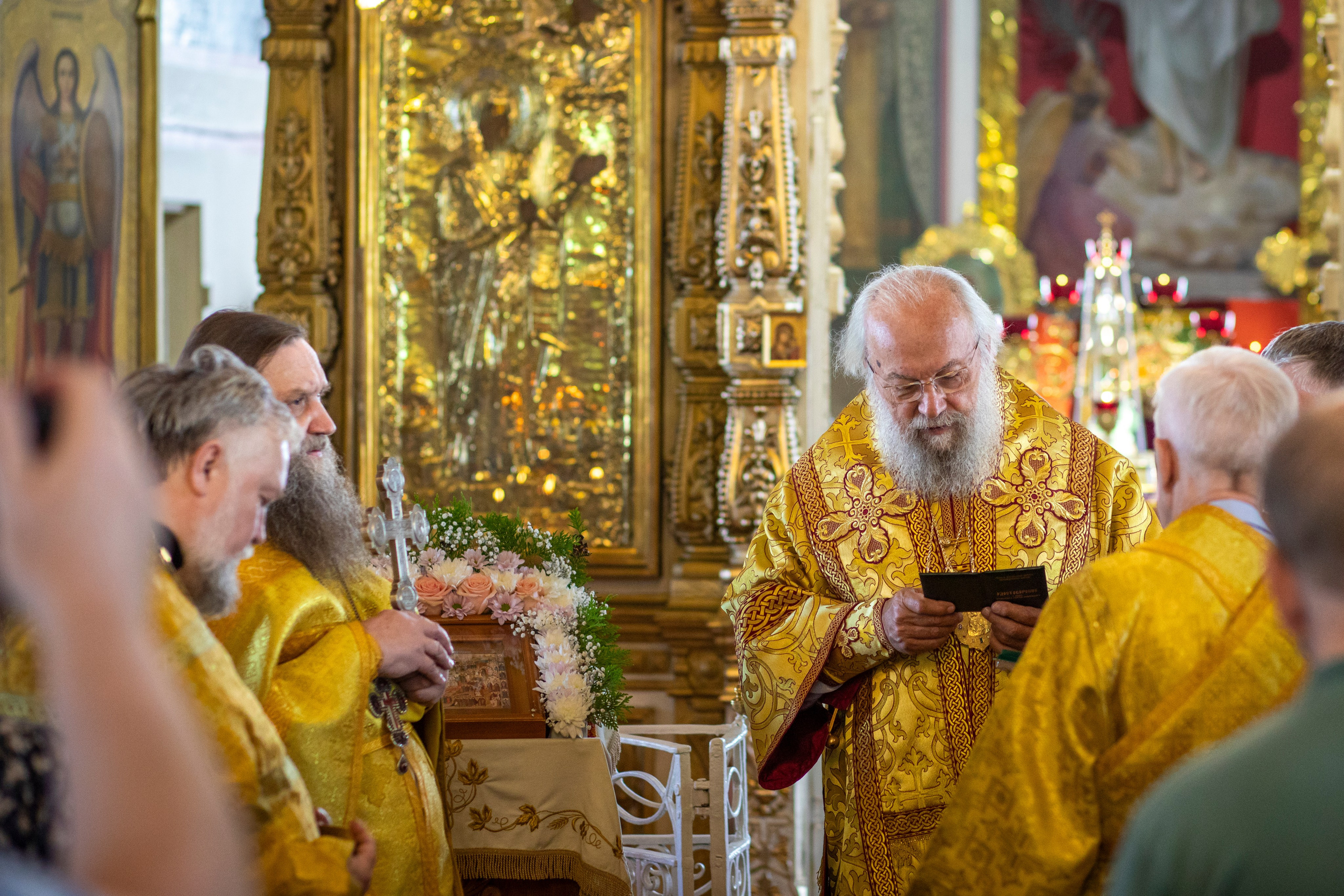 Служба епископа Александровского и Юрьев-Польского Иннокентия. Арт- фотограф Москва