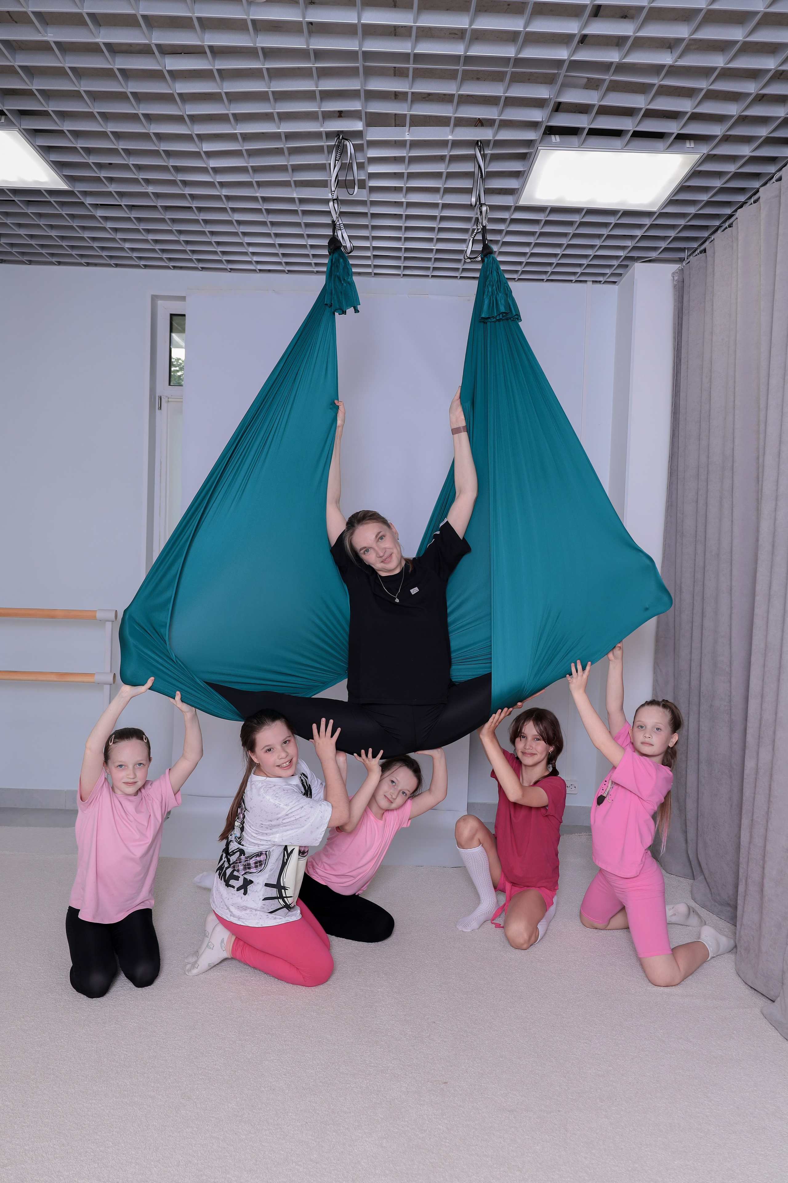 Детская аэройога. Фотограф Надршина Лилия