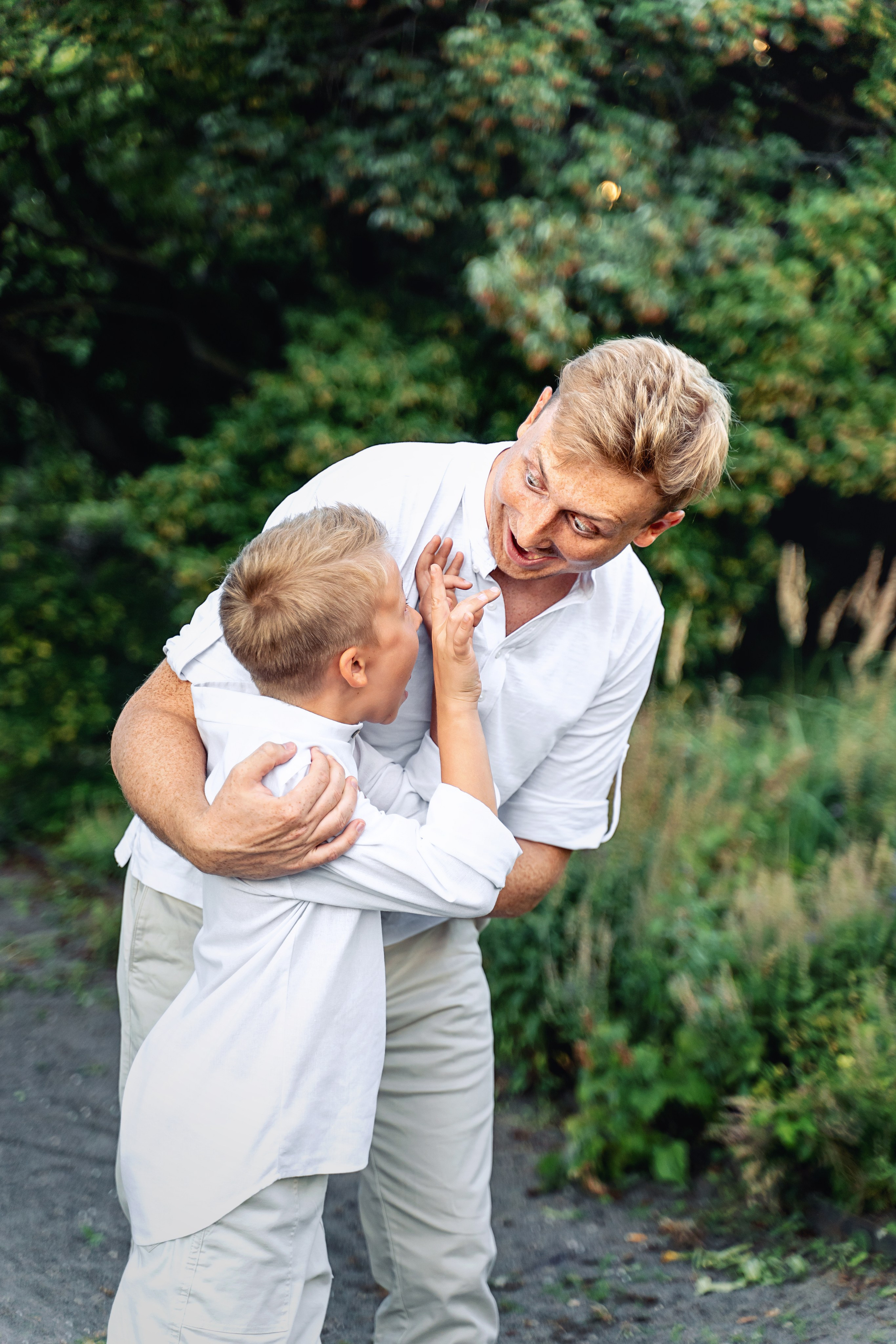 Семейная прогулка в парке Музеон на закате. Фотограф \ Видеограф на Крещение, Венчание Москва| Семейные съемки