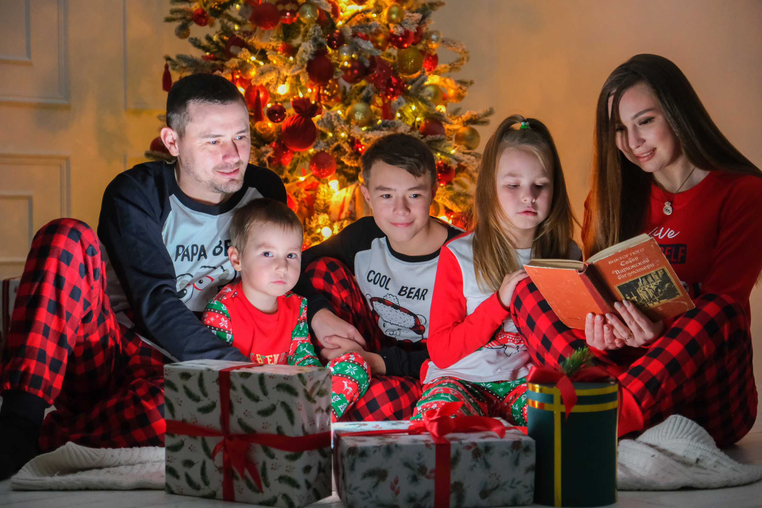 Фотосессия. Семейная фотосессия в новогоднем декоре